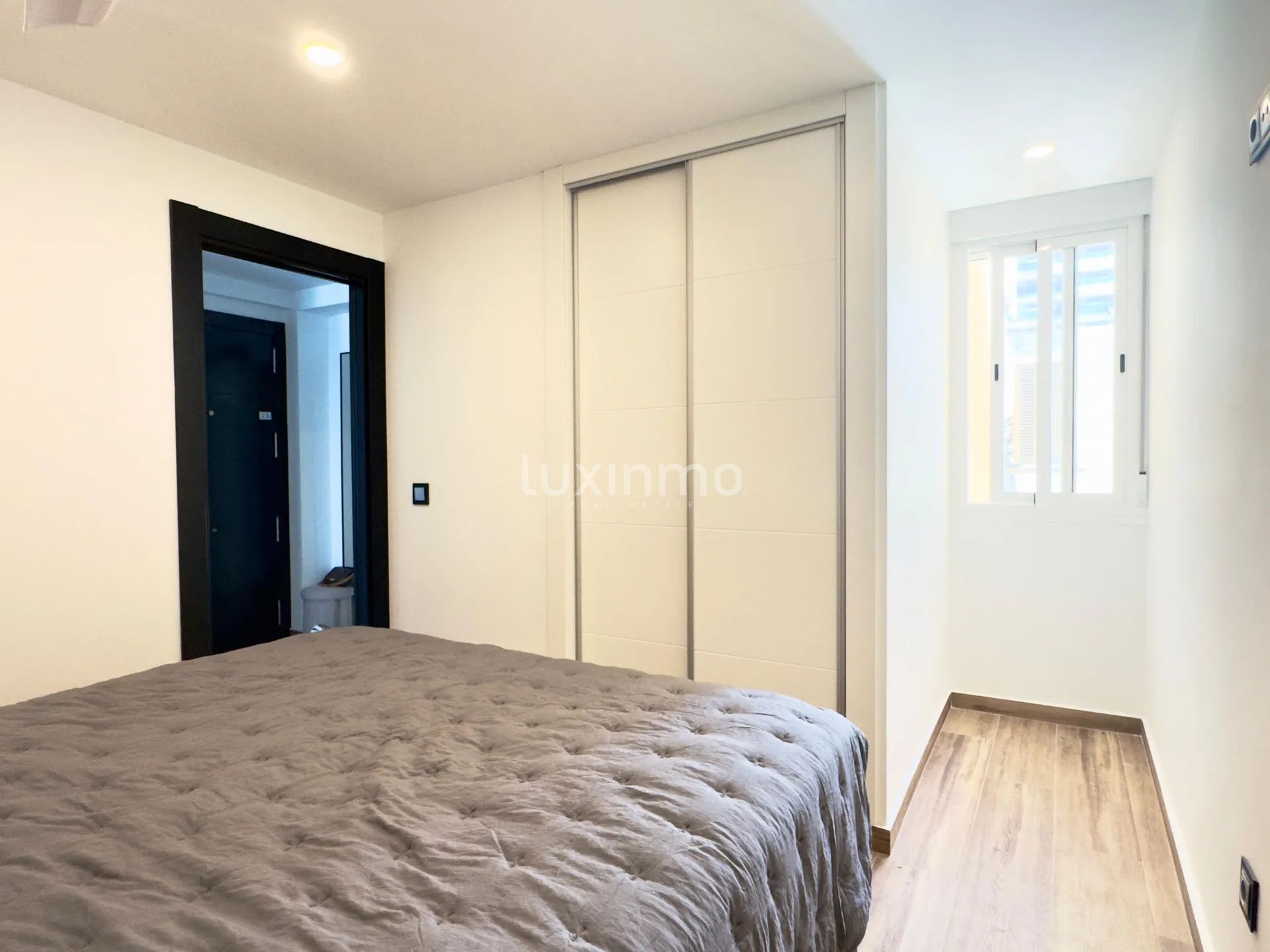 Moderno apartamento frente al mar en la playa de Poniente, Benidorm — photo 14