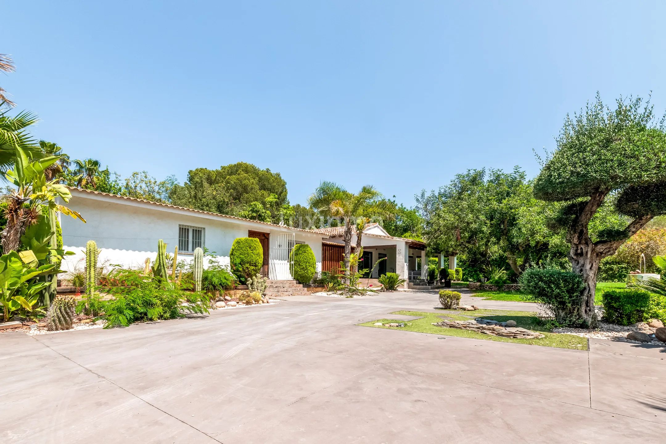 Красивая вилла с бассейном в аренду в Бенидорме — photo 26