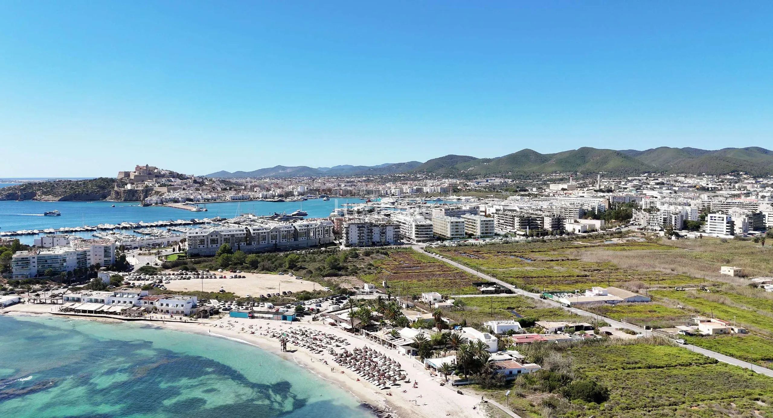 Luxury Flat with Stunning Sea Views in Marina Botafoc-Talamanca — photo 35