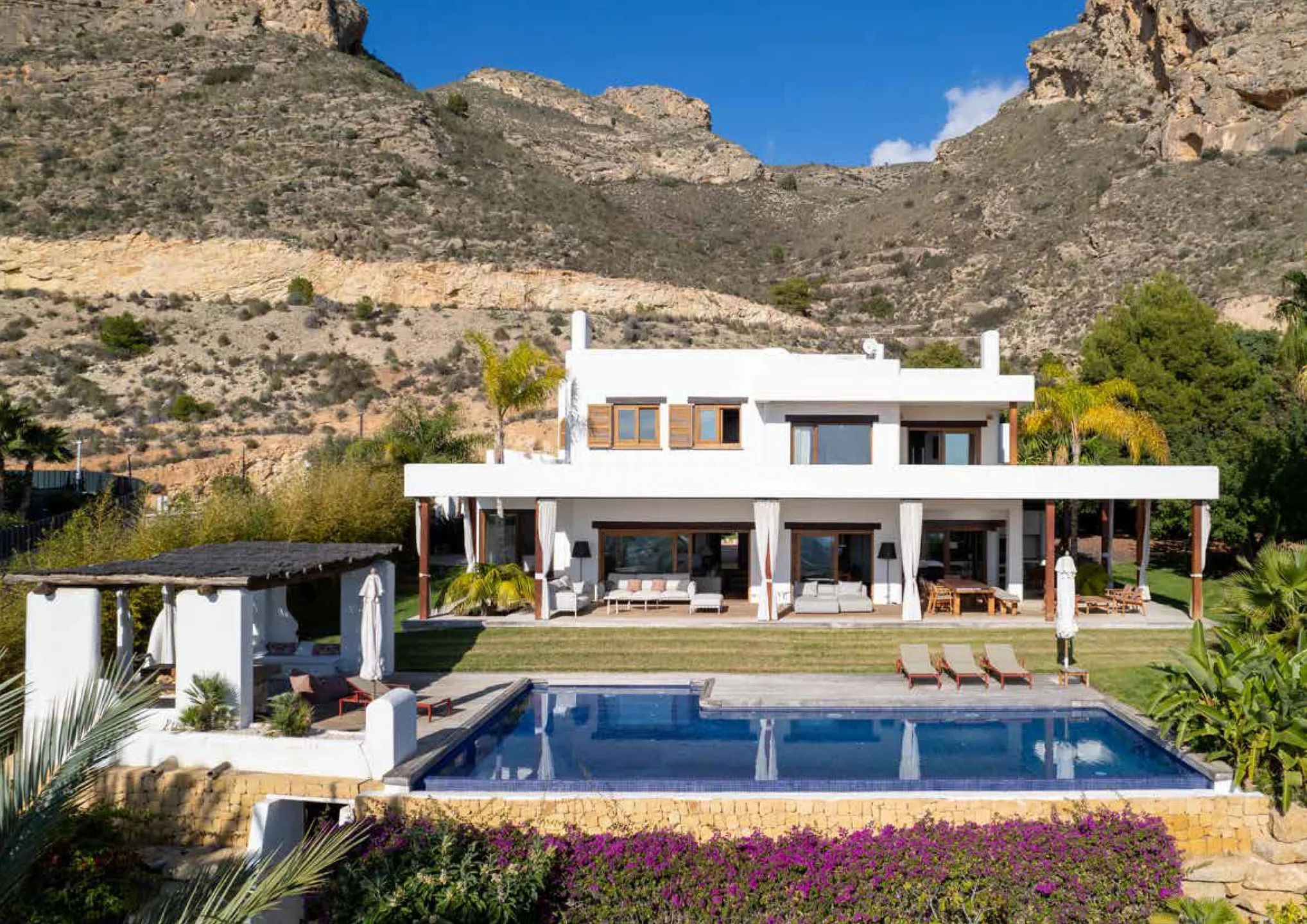 Stunning 5-bedroom detached house with sea views in Finestrat