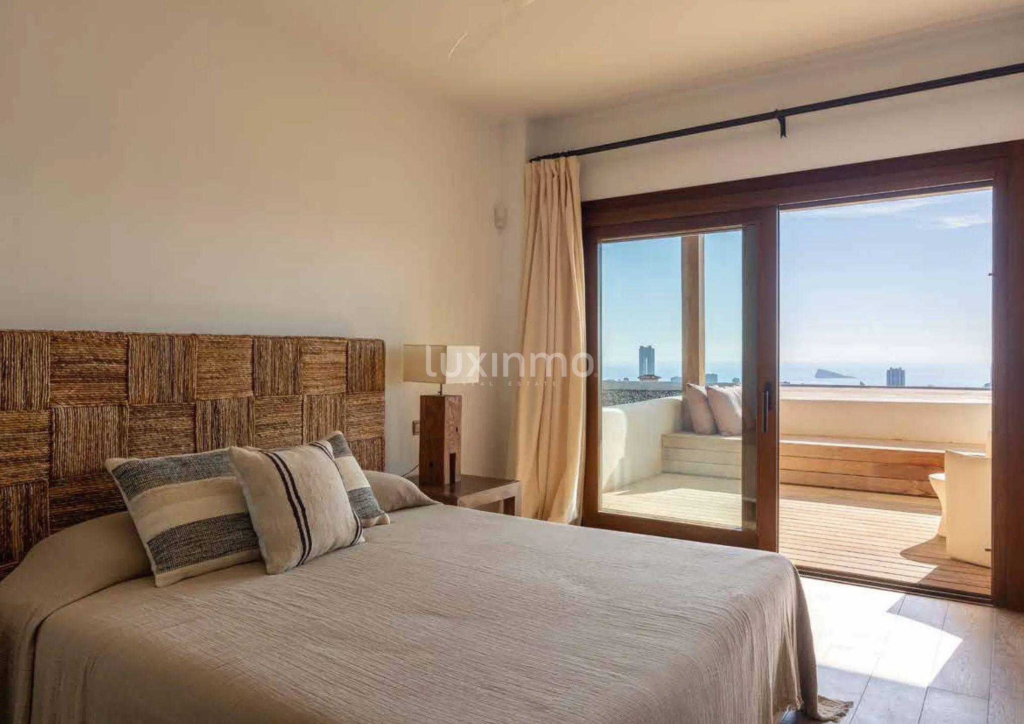 Stunning 5-bedroom detached house with sea views in Finestrat — photo 17