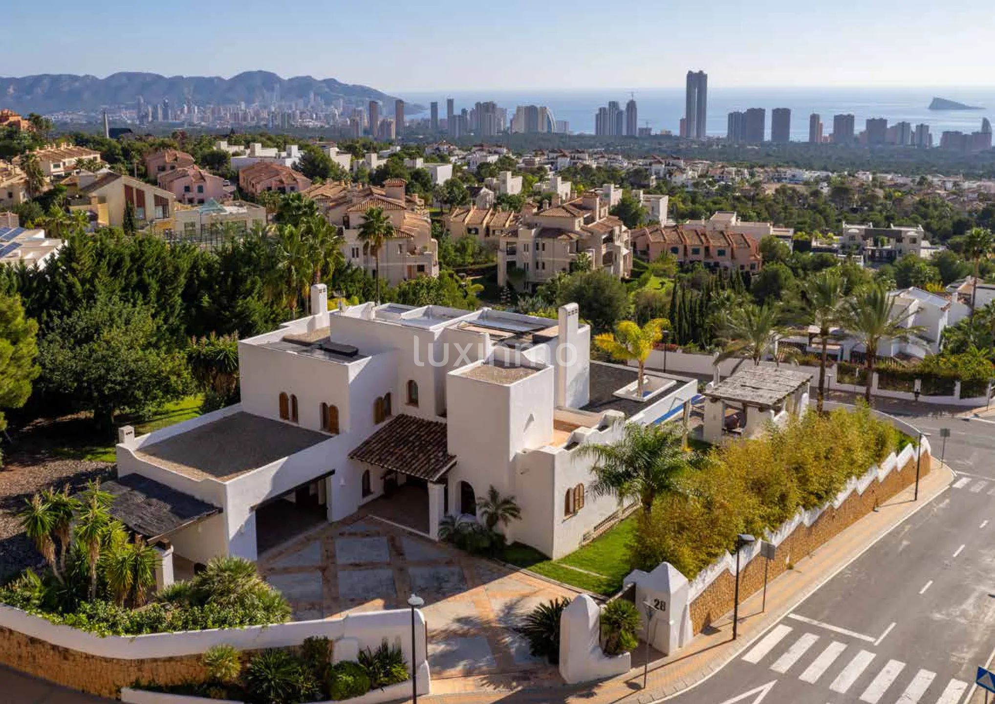 Stunning 5-bedroom detached house with sea views in Finestrat — photo 23