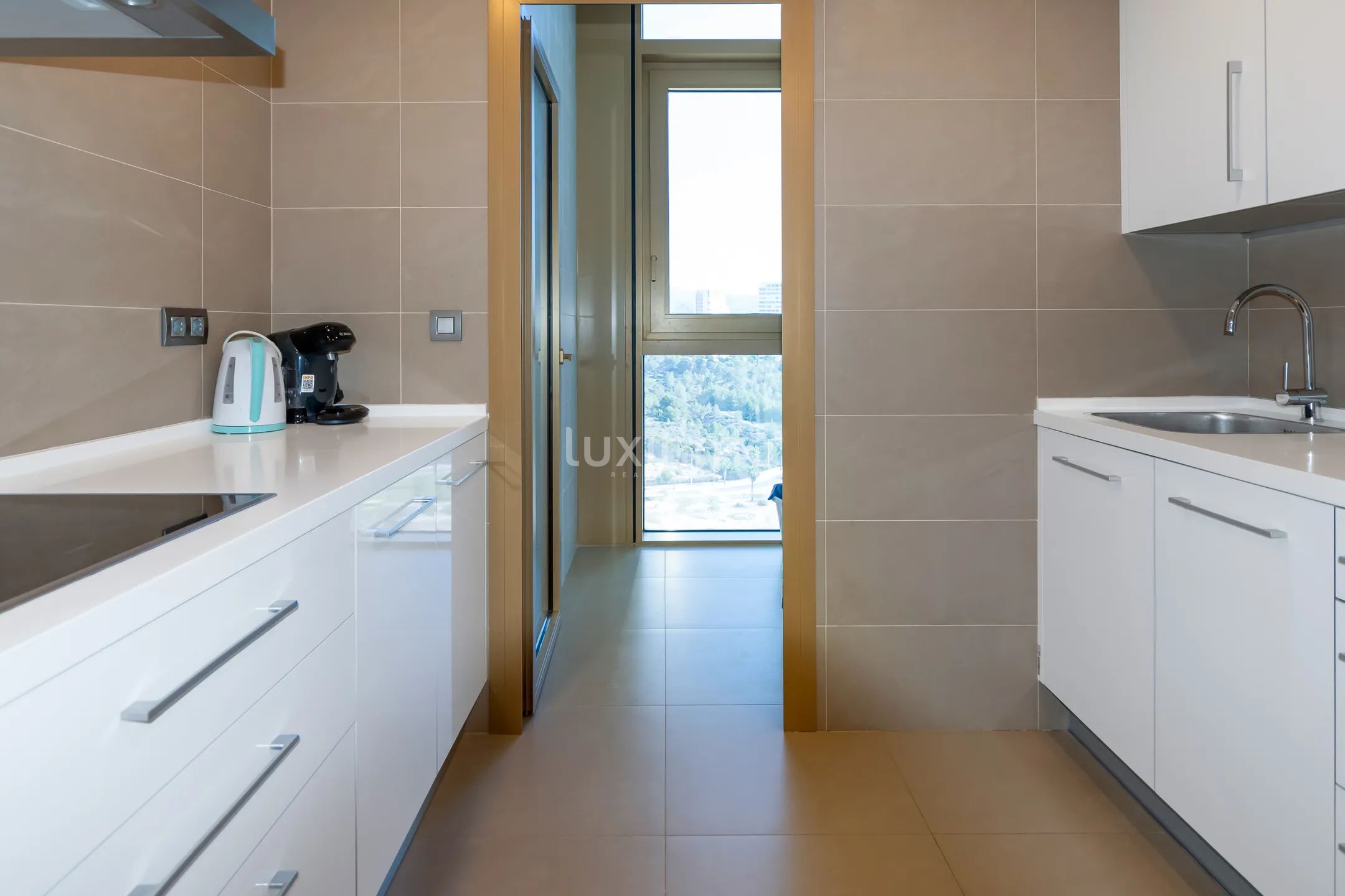 Flat for rent with sea views in Benidorm — photo 13