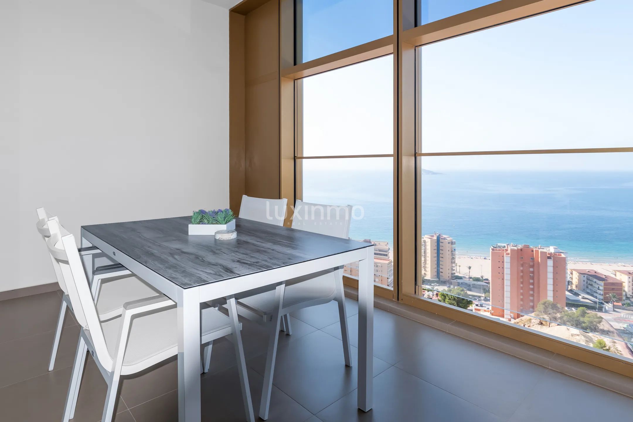 Flat for rent with sea views in Benidorm — photo 9