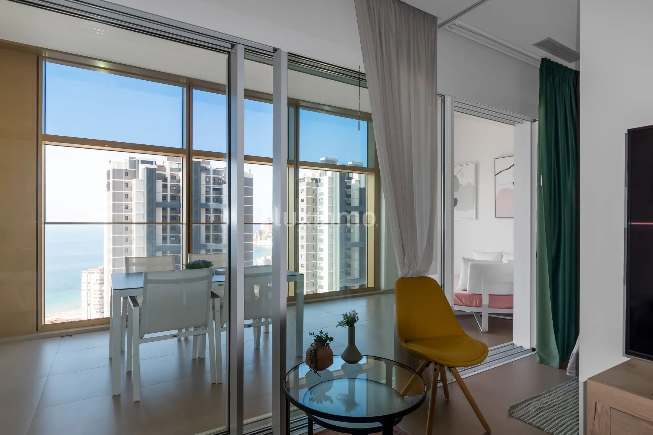 Flat for sale with sea views in Benidorm — photo 2