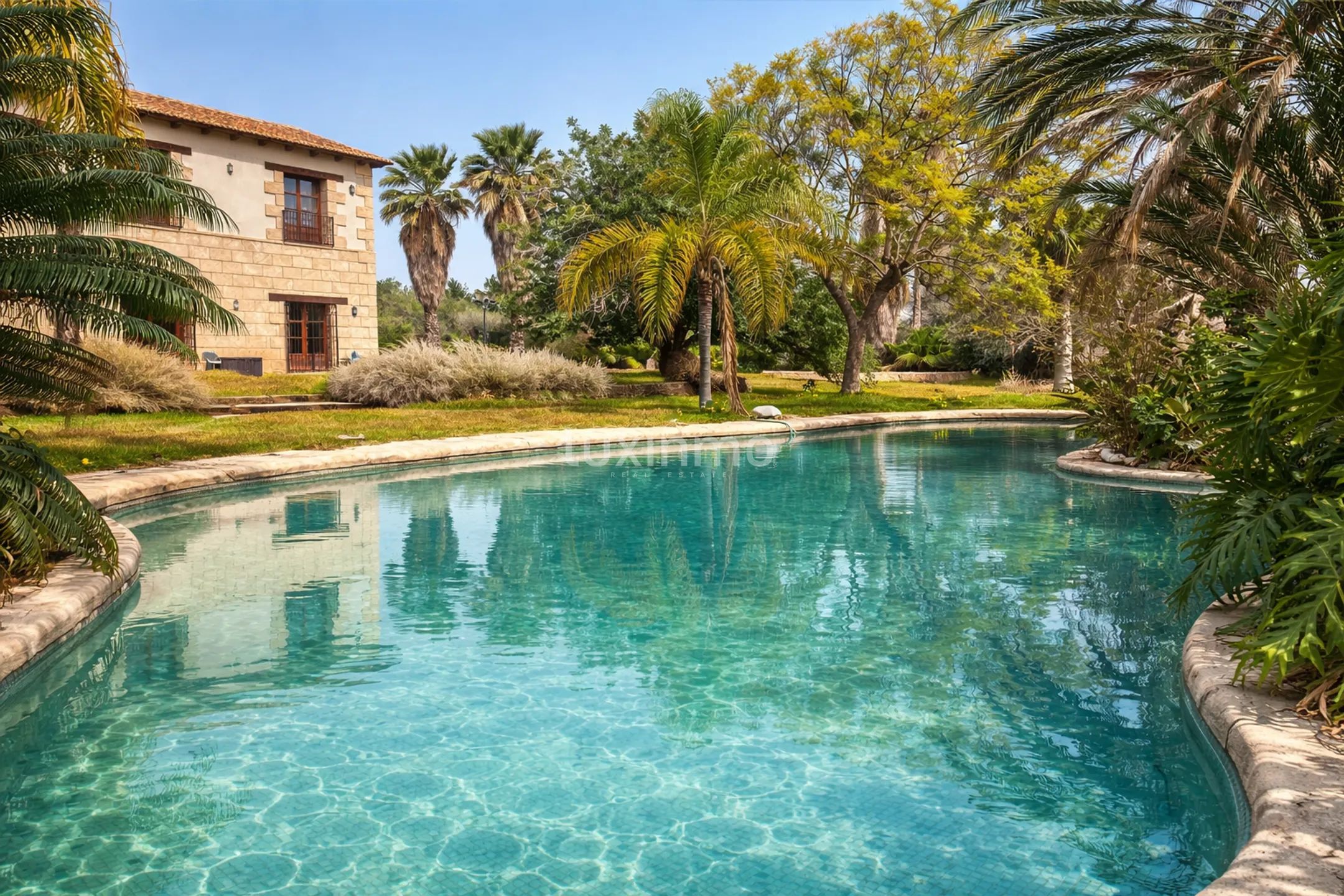 Mediterranean villa with 16.000 m² of land for development next to Alicante Airport — photo 3