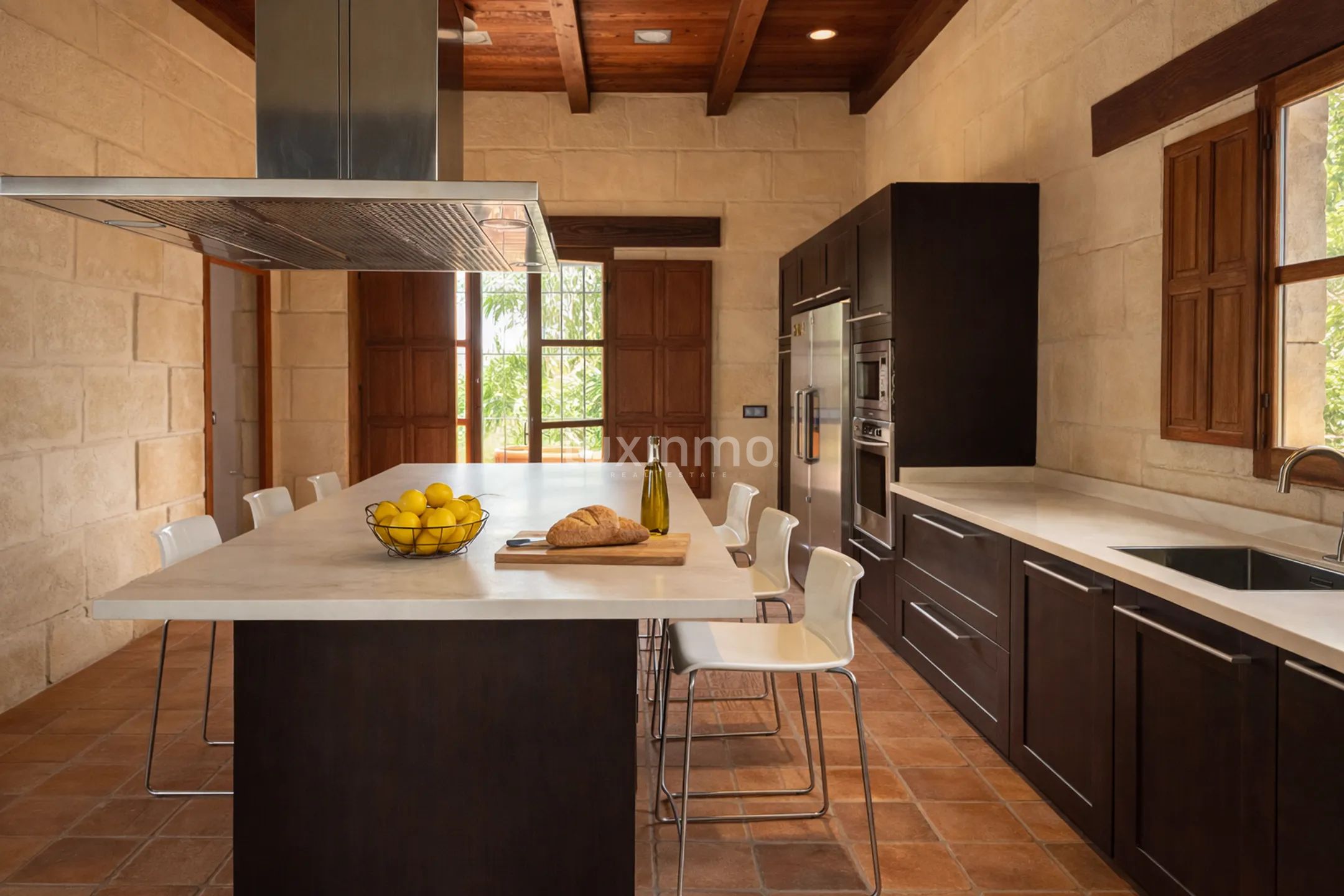 Mediterranean villa with 16.000 m² of land for development next to Alicante Airport — photo 19