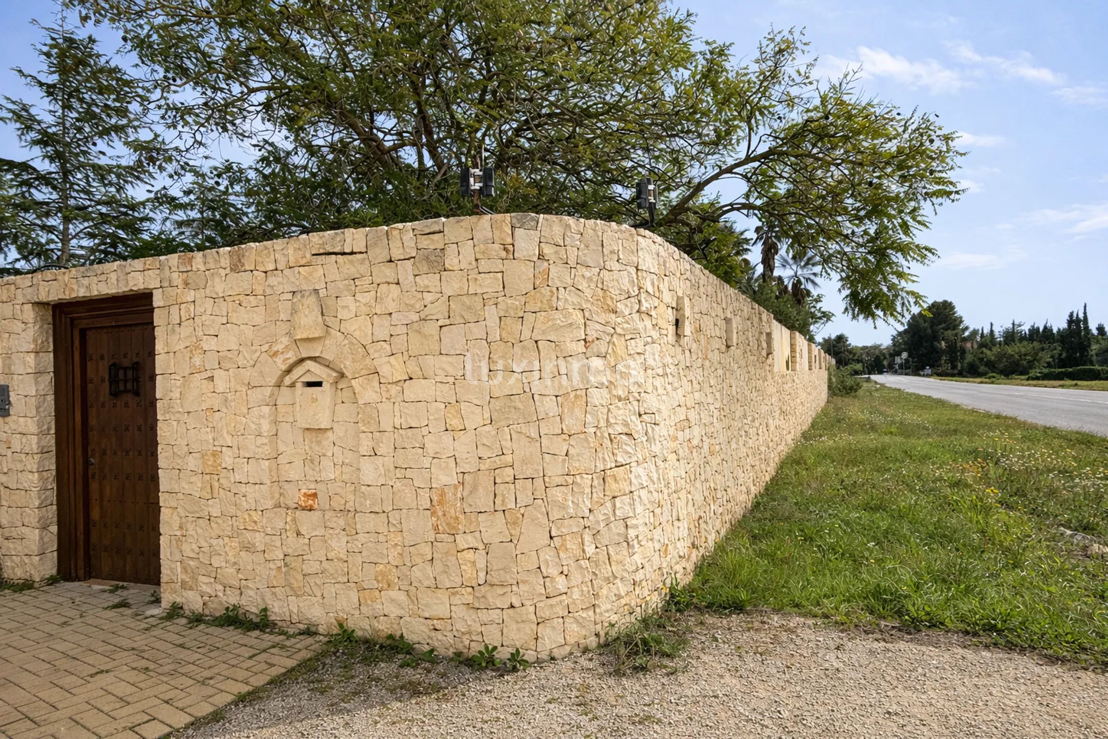 Mediterranean villa with 16.000 m² of land for development next to Alicante Airport — photo 24