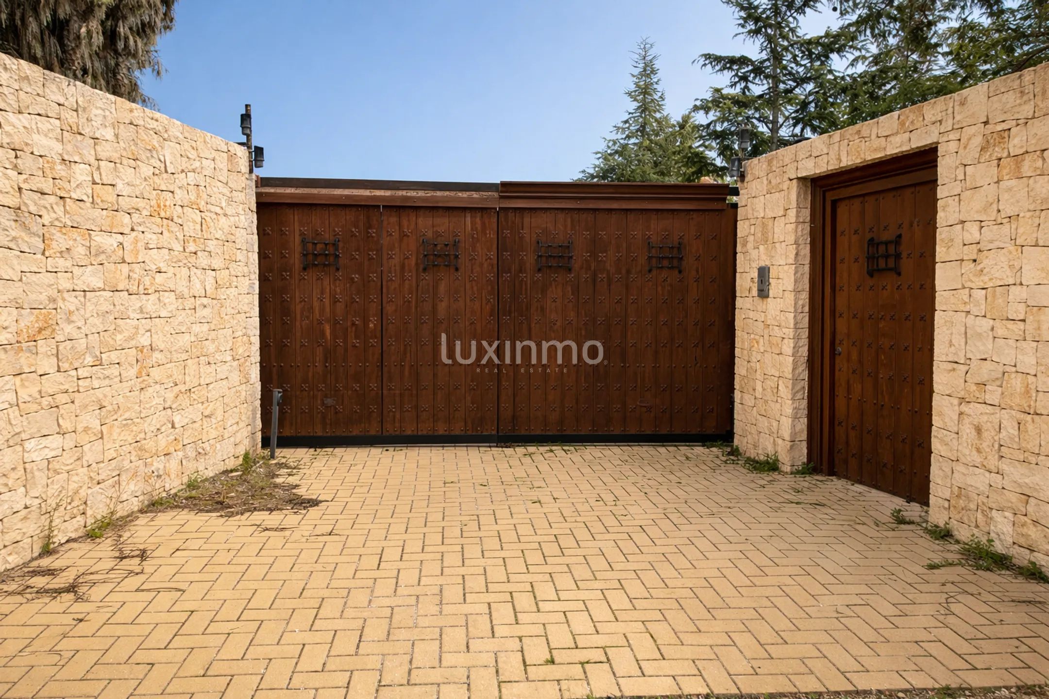 Mediterranean villa with 16.000 m² of land for development next to Alicante Airport — photo 23