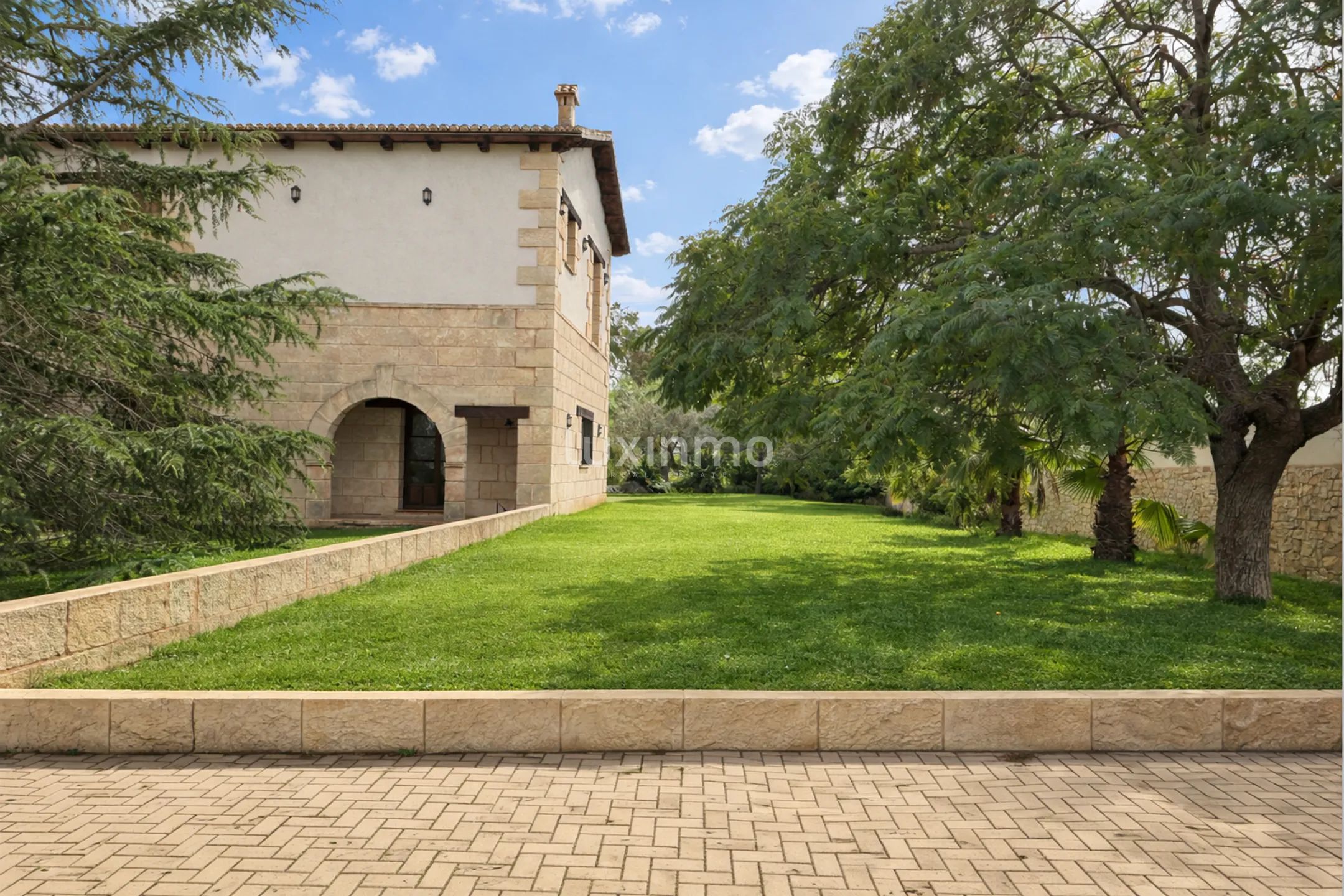 Mediterranean villa with 16.000 m² of land for development next to Alicante Airport — photo 8