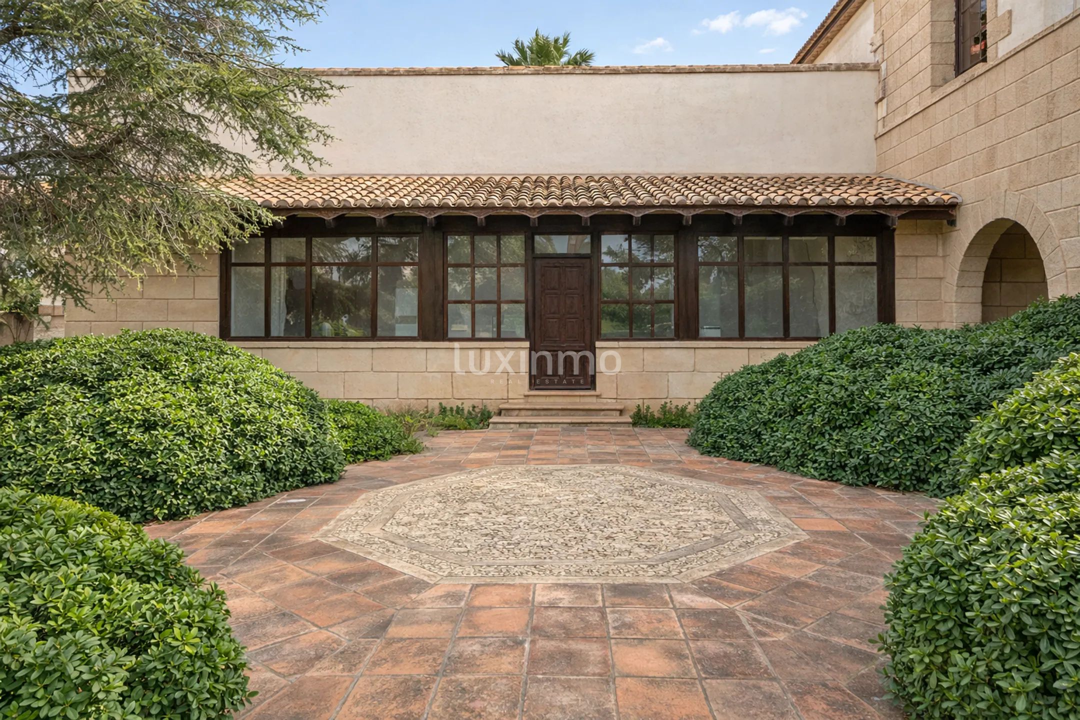 Mediterranean villa with 16.000 m² of land for development next to Alicante Airport — photo 10