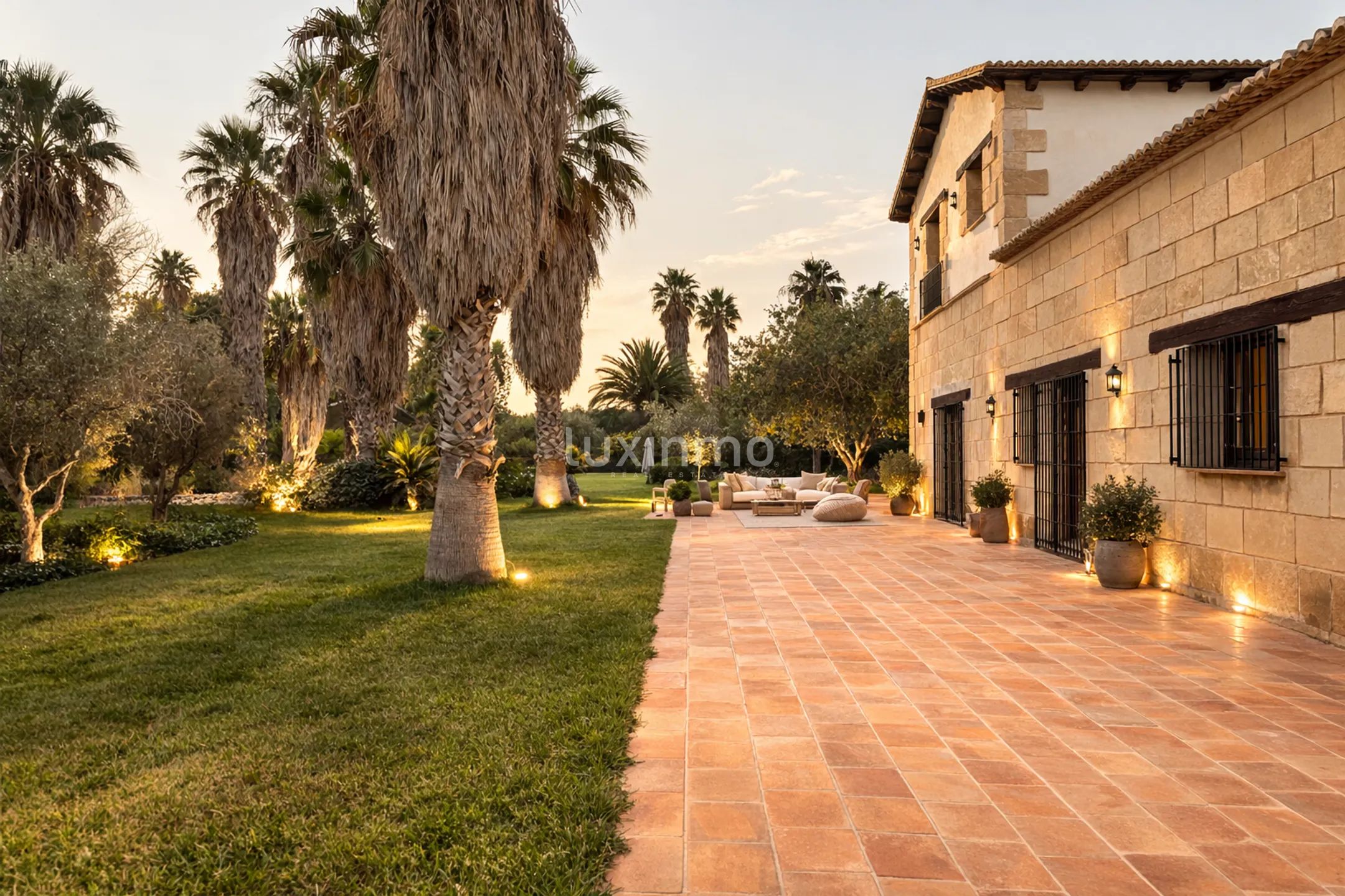 Mediterranean villa with 16.000 m² of land for development next to Alicante Airport — photo 4