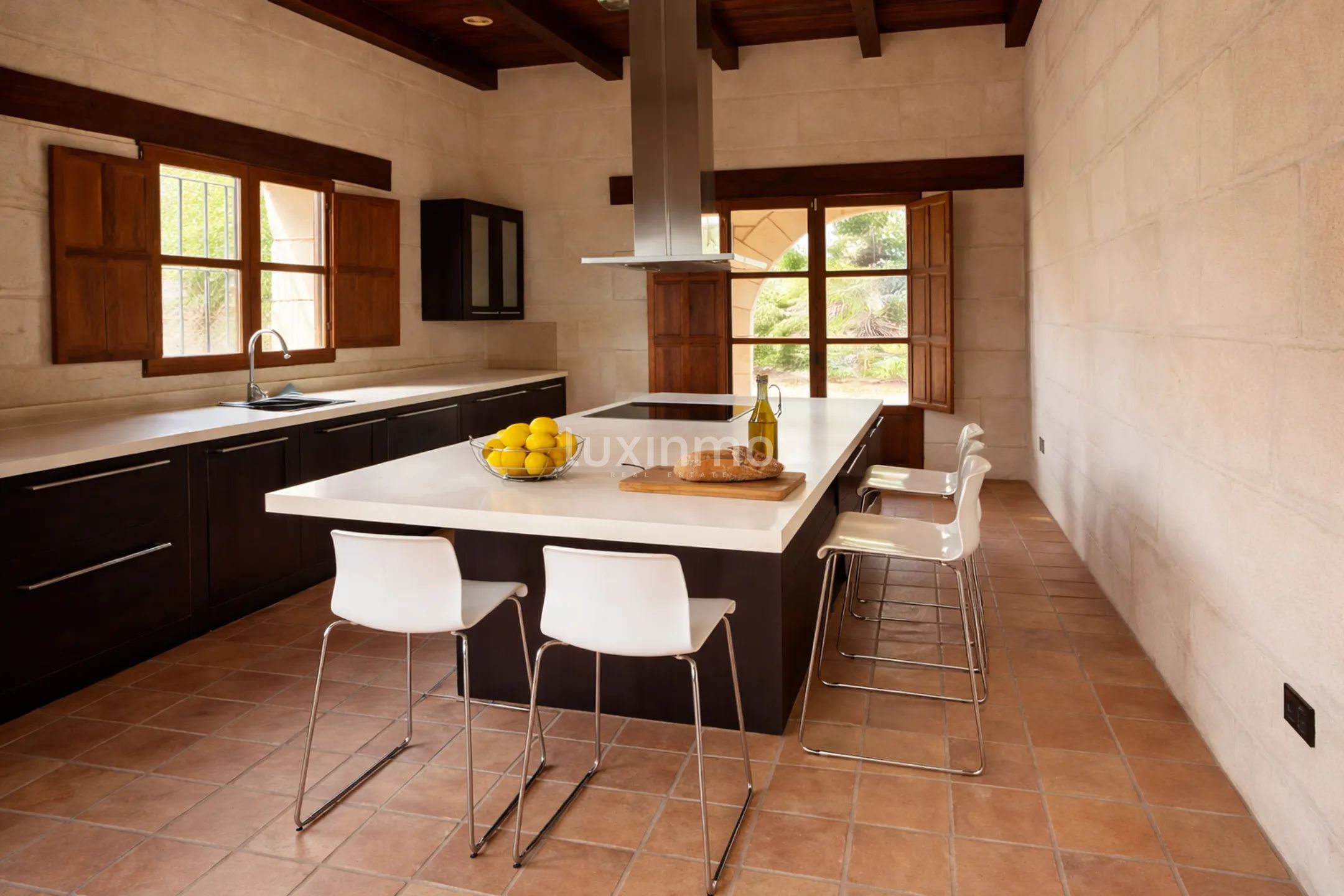 Mediterranean villa with 16.000 m² of land for development next to Alicante Airport — photo 18