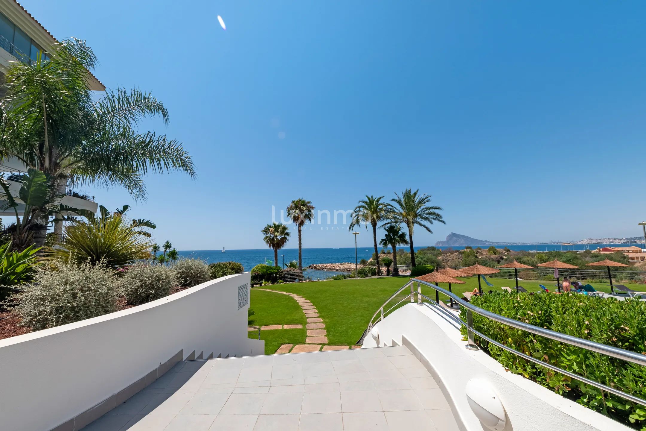 Appartement à louer avec vue spectaculaire sur la mer — photo 26