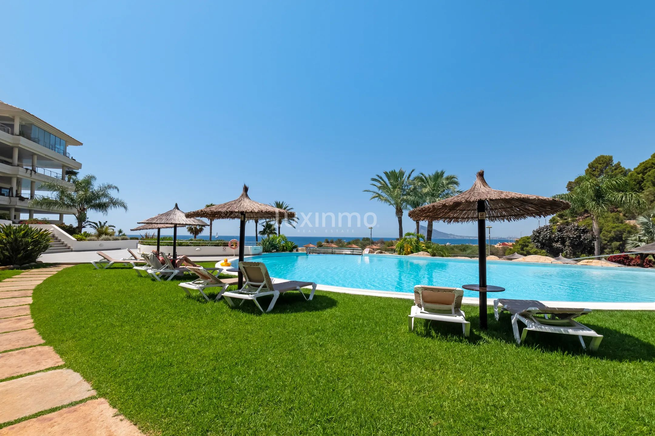 Appartement à louer avec vue spectaculaire sur la mer — photo 24