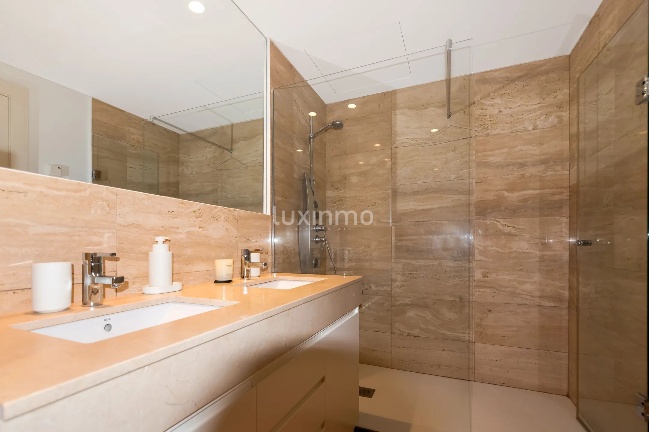 Appartement à louer avec vue spectaculaire sur la mer — photo 17