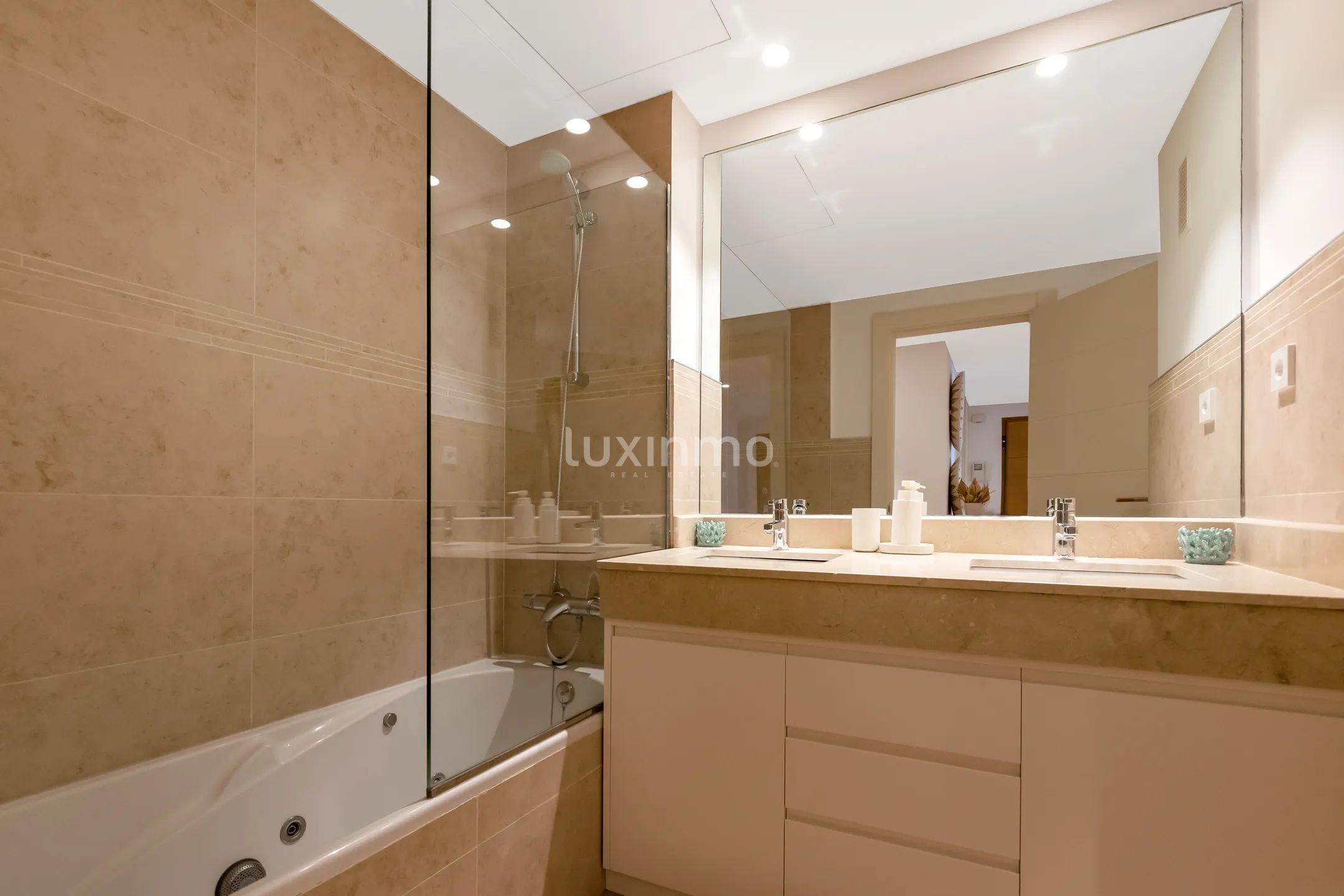 Appartement à louer avec vue spectaculaire sur la mer — photo 19