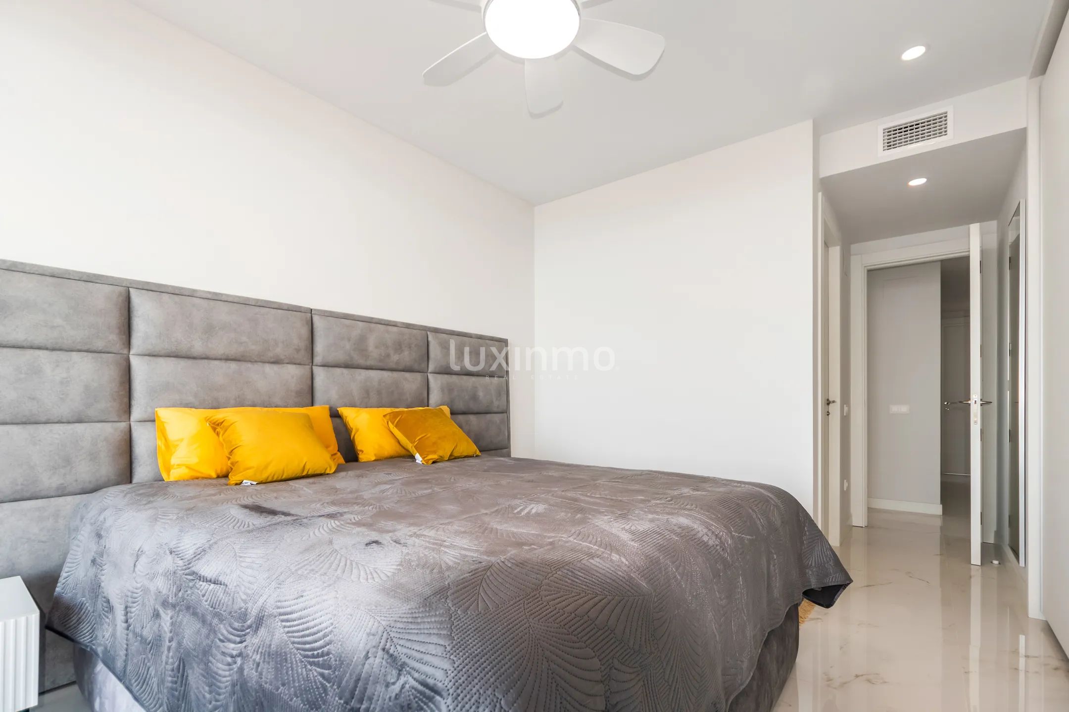 Flat for sale with spectacular sea views in Benidorm — photo 16