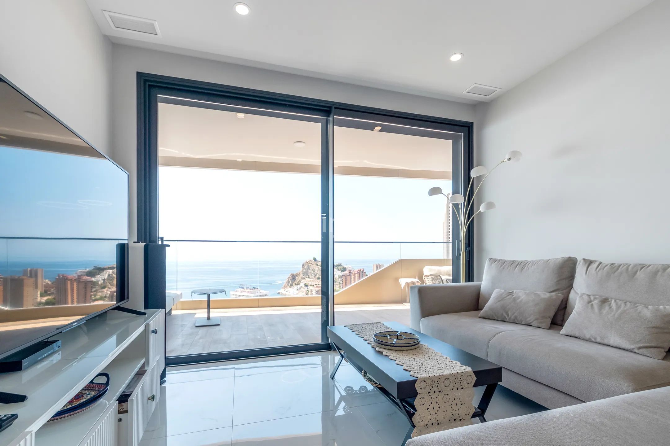 Flat for sale with spectacular sea views in Benidorm — photo 9