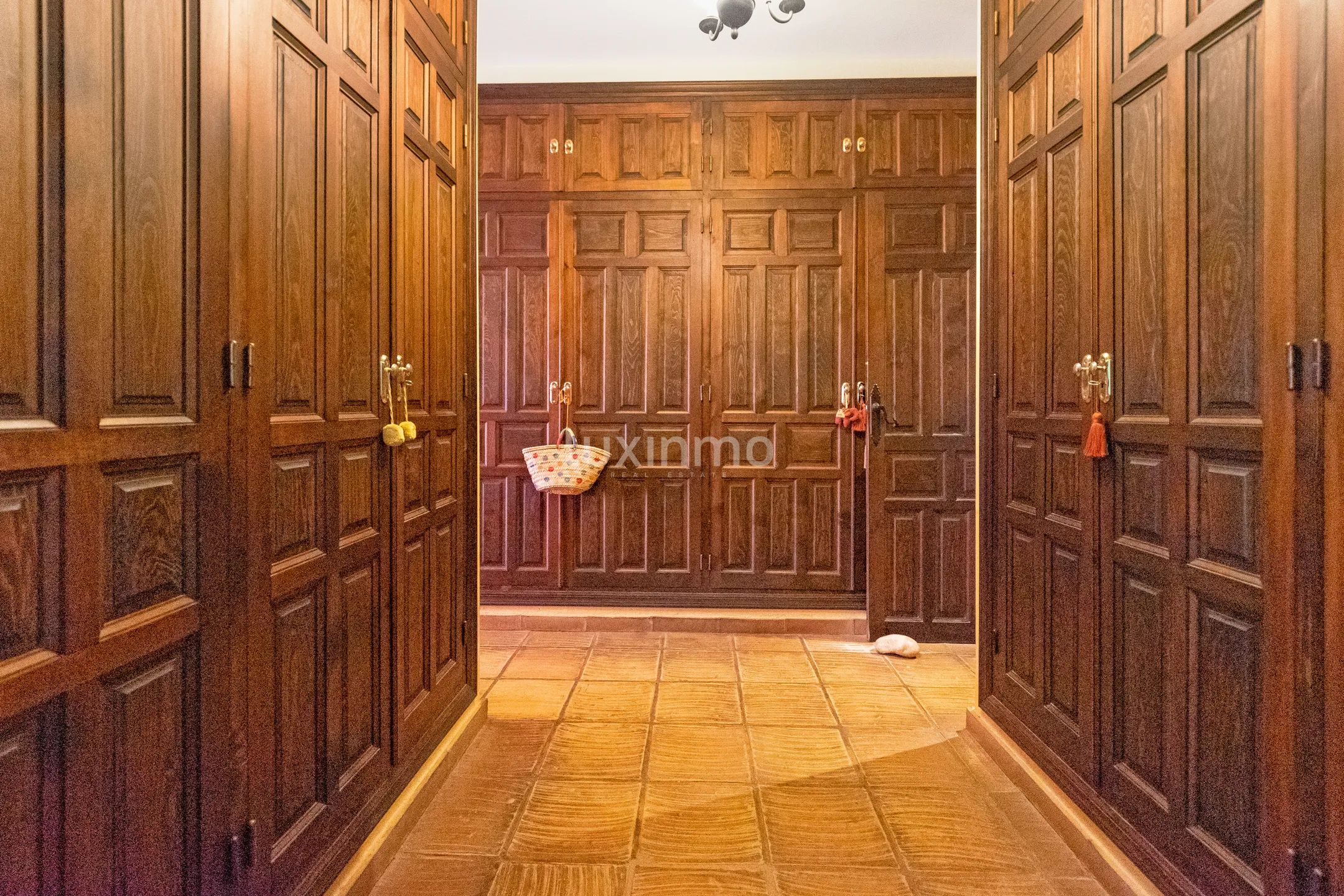 Detached Villa With Pool and Privacy — photo 27