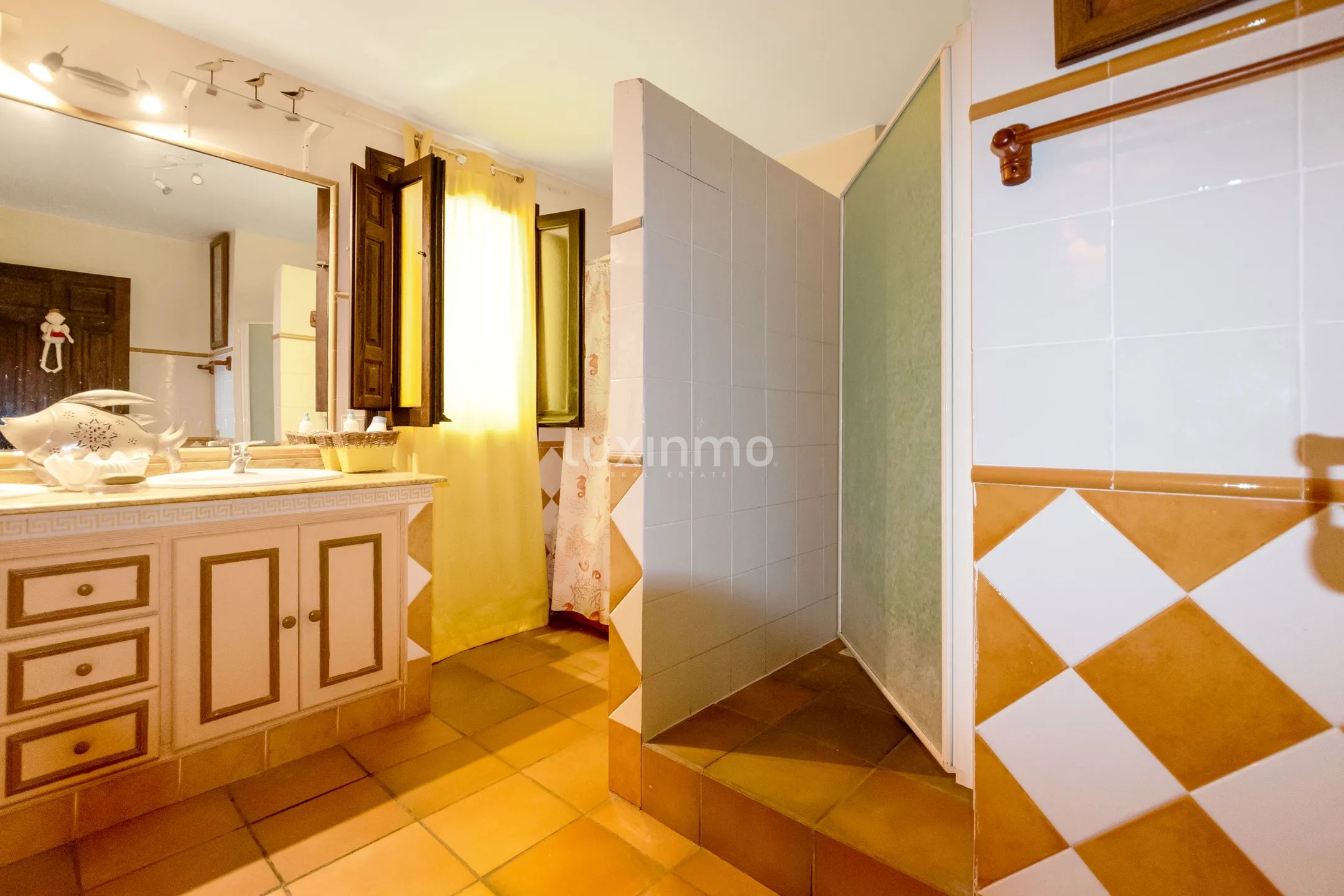 Detached Villa With Pool and Privacy — photo 35