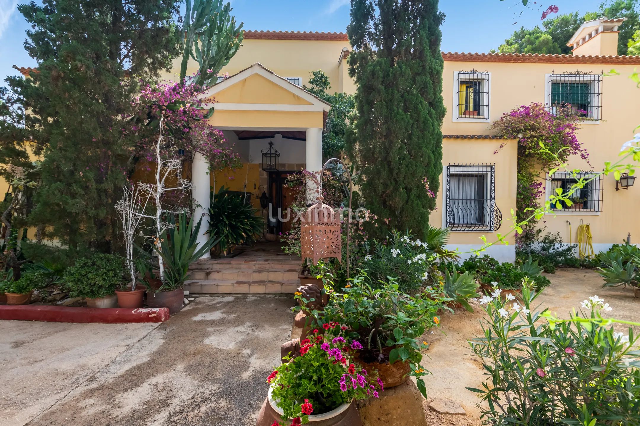 Detached Villa With Pool and Privacy — photo 5