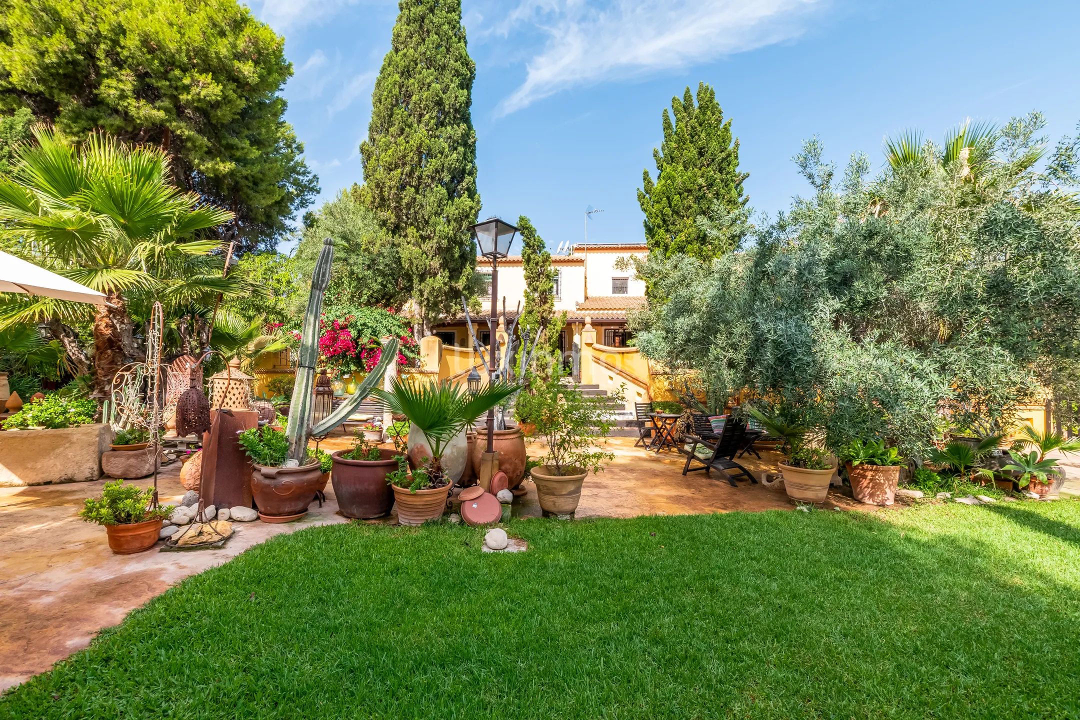 Detached Villa With Pool and Privacy — photo 37