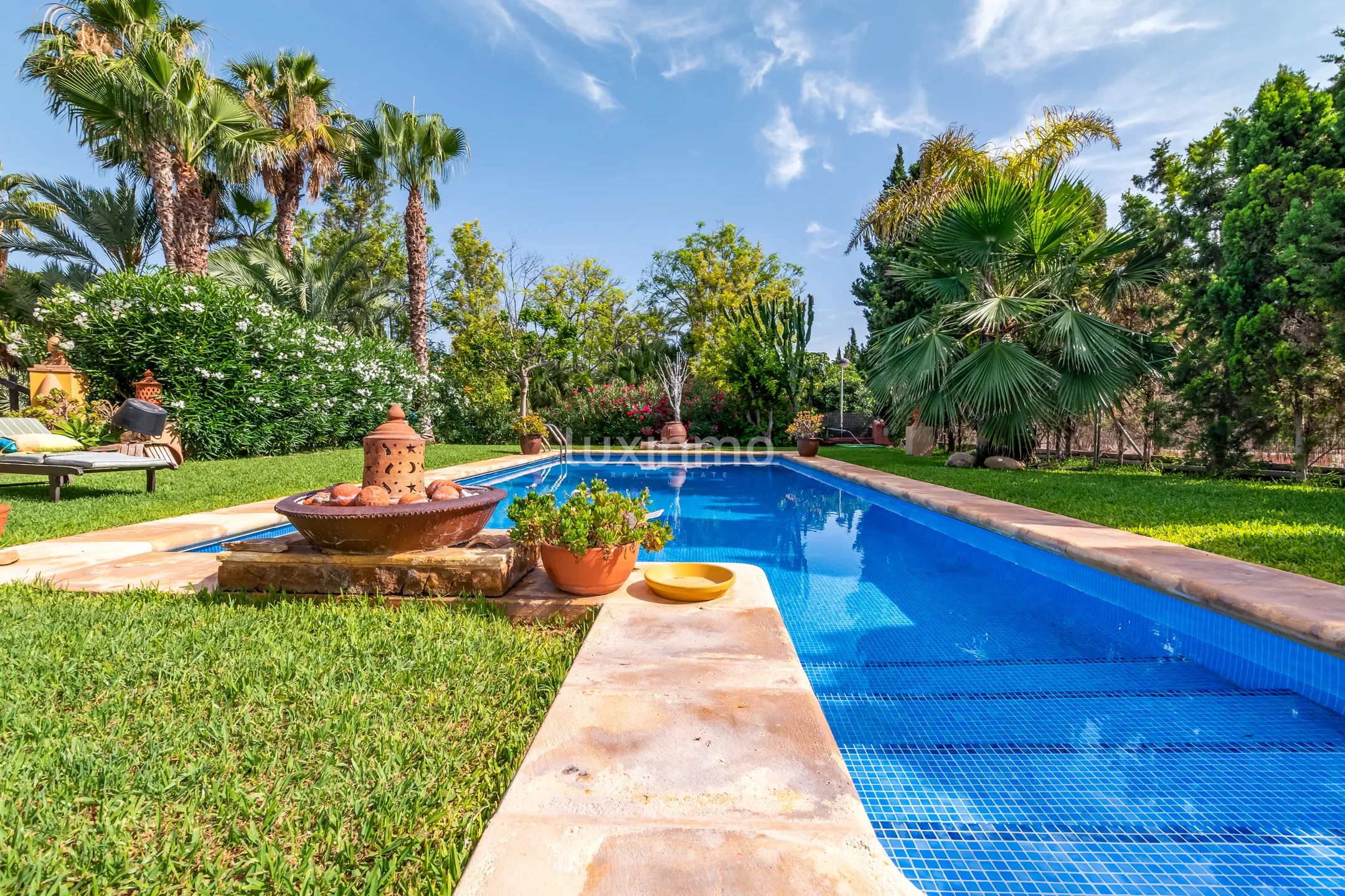 Detached Villa With Pool and Privacy — photo 2