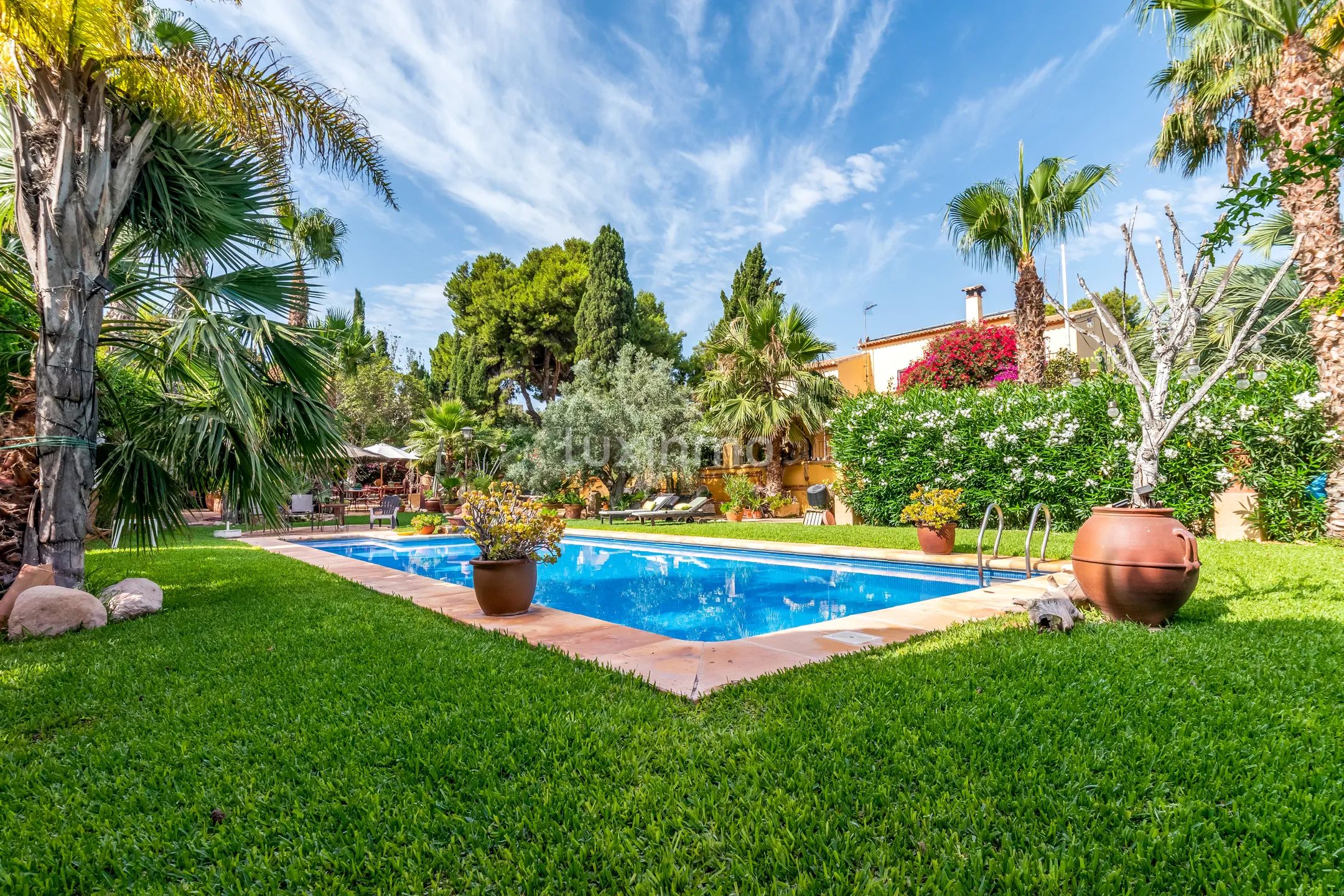 Detached Villa With Pool and Privacy — photo 4