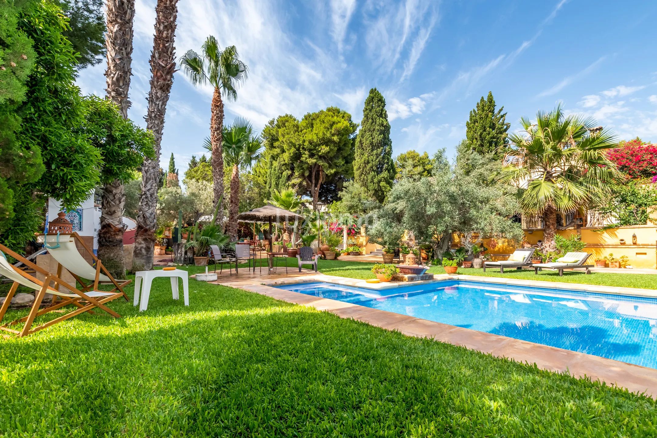 Detached Villa With Pool and Privacy