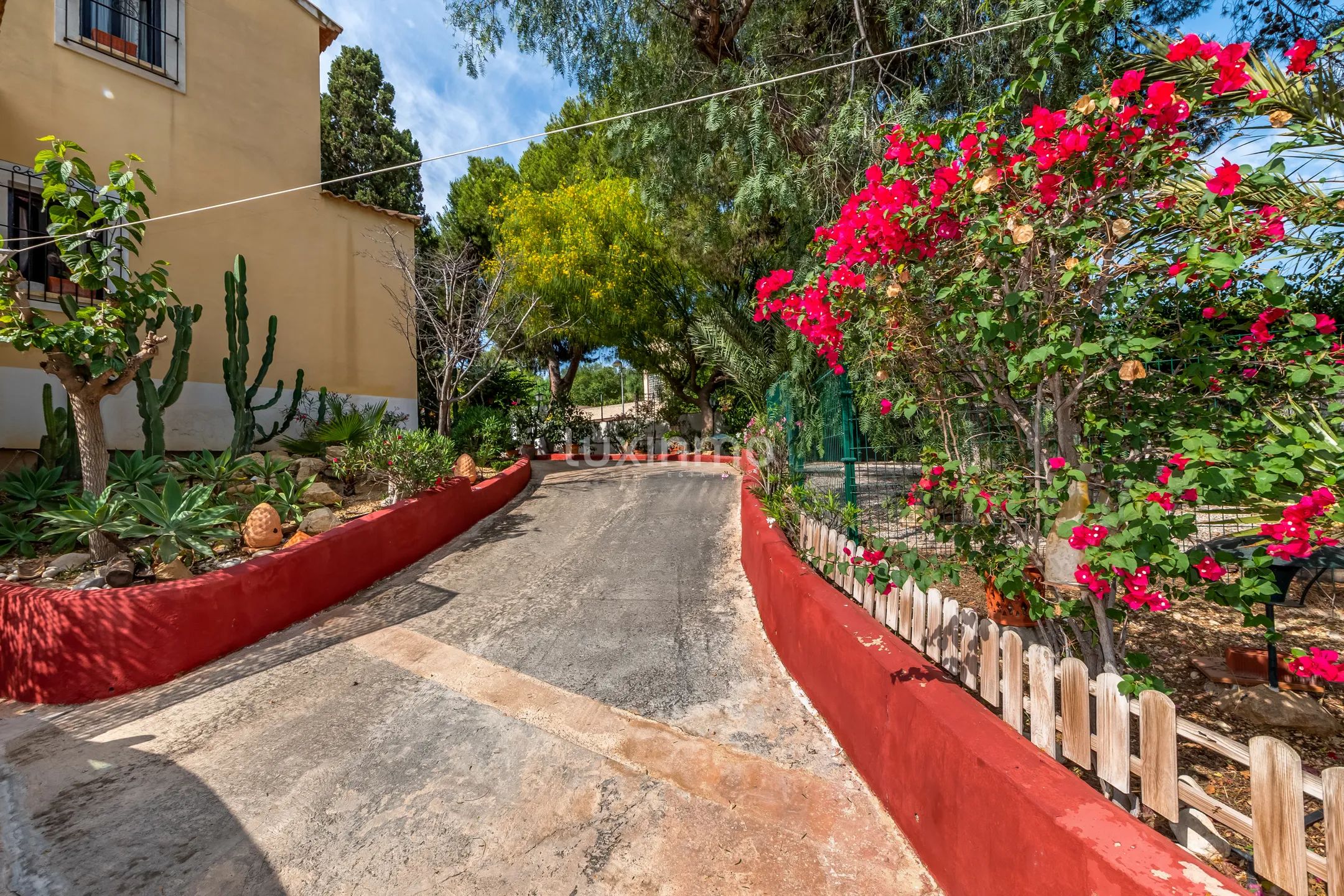 Detached Villa With Pool and Privacy — photo 43