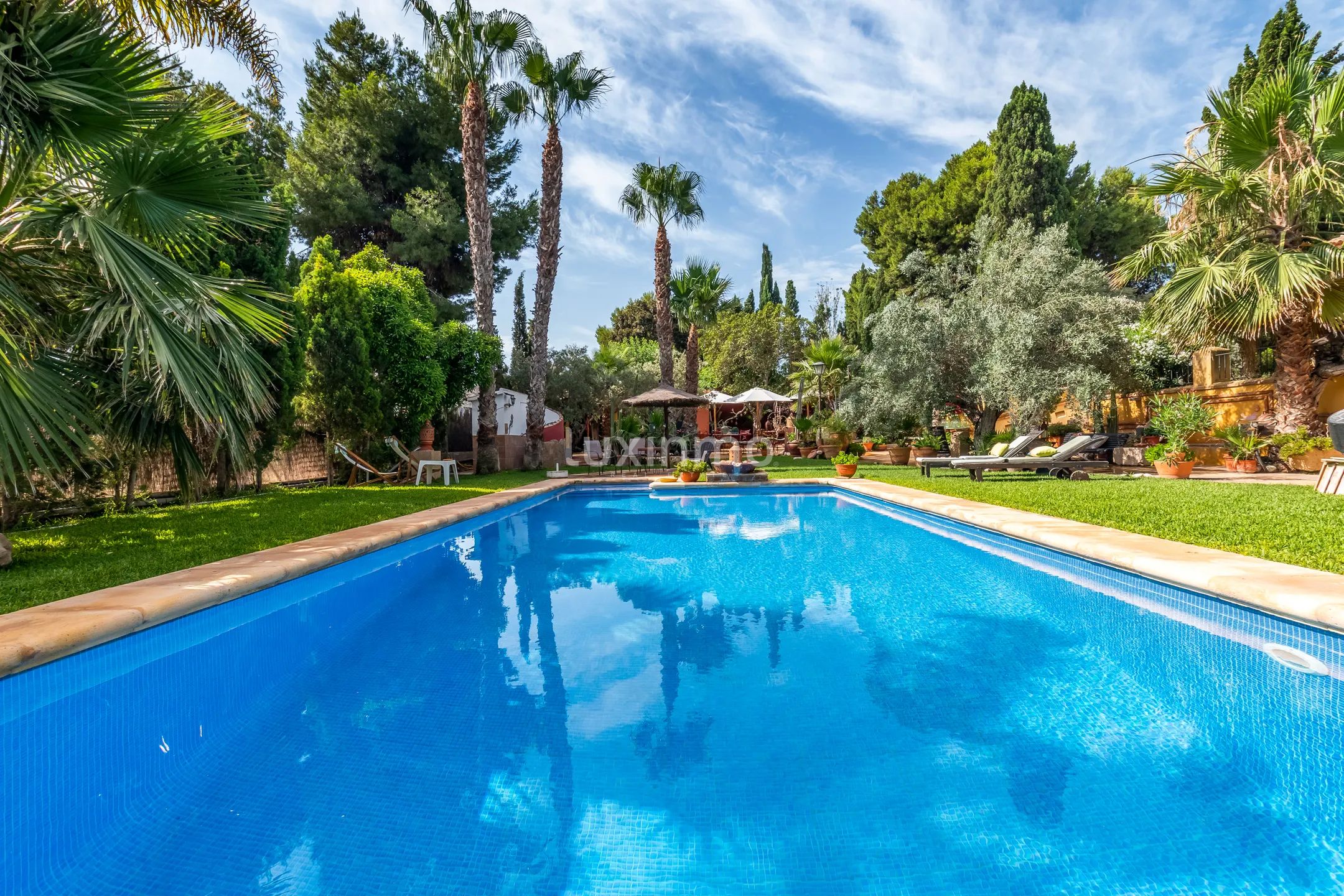 Detached Villa With Pool and Privacy — photo 3