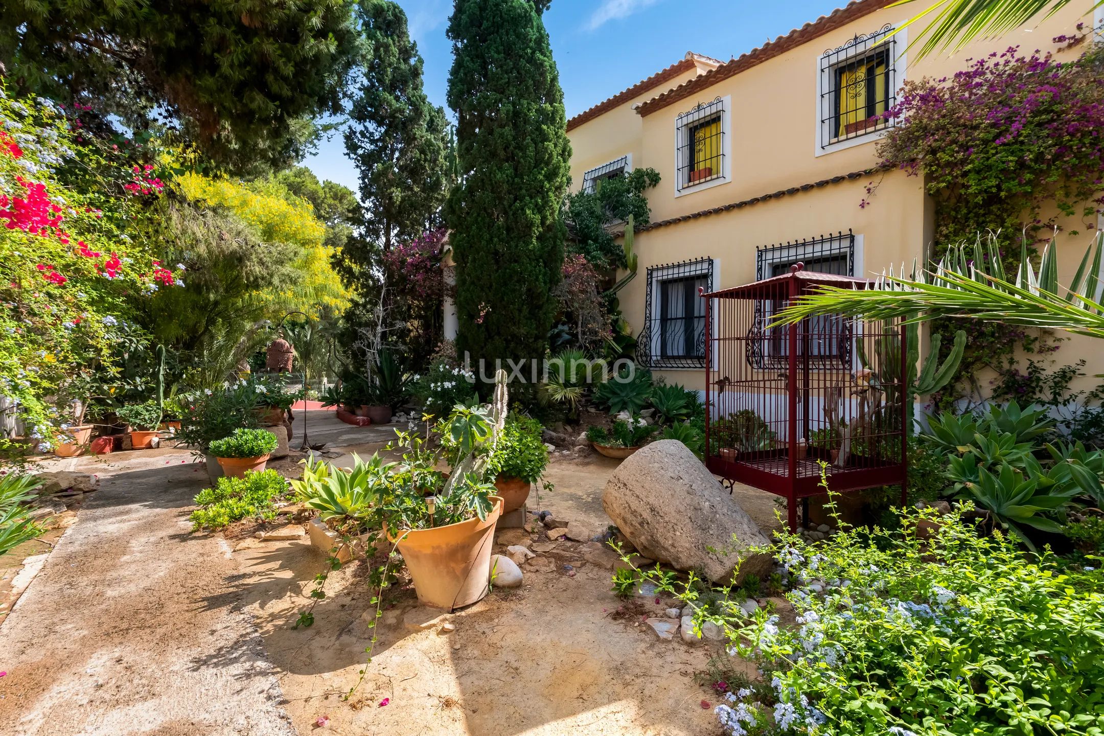 Detached Villa With Pool and Privacy — photo 6