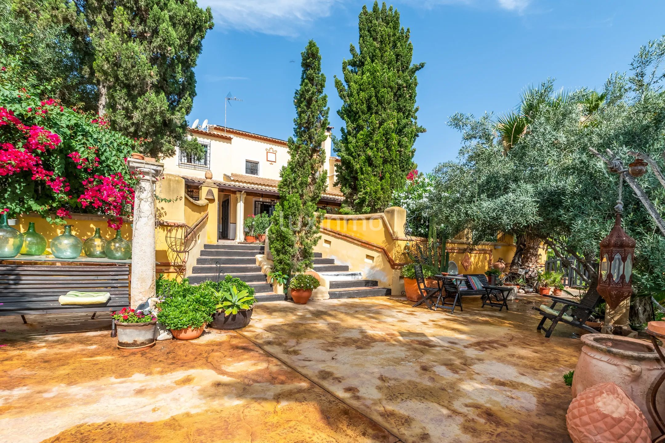 Detached Villa With Pool and Privacy — photo 10