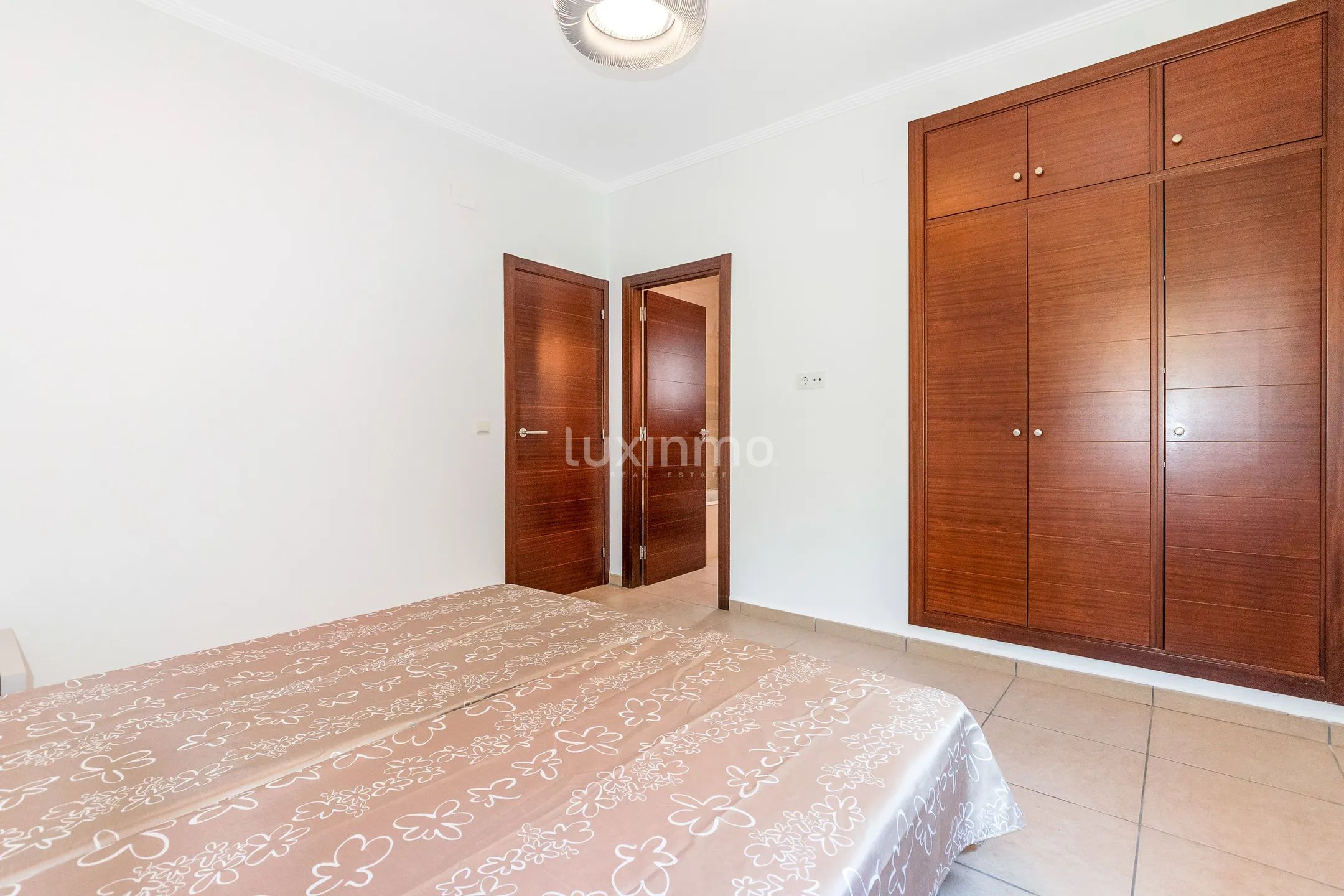 Charming Mediterranean  Detached House With Sea View — photo 17