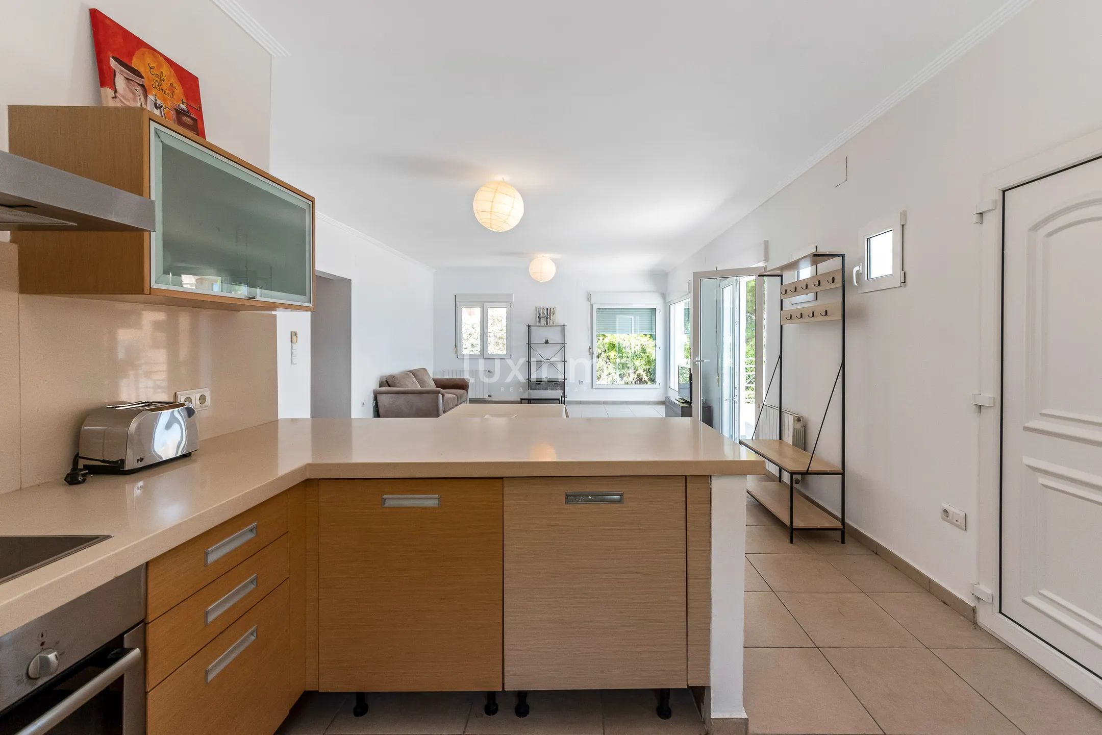 Charming Mediterranean  Detached House With Sea View — photo 8