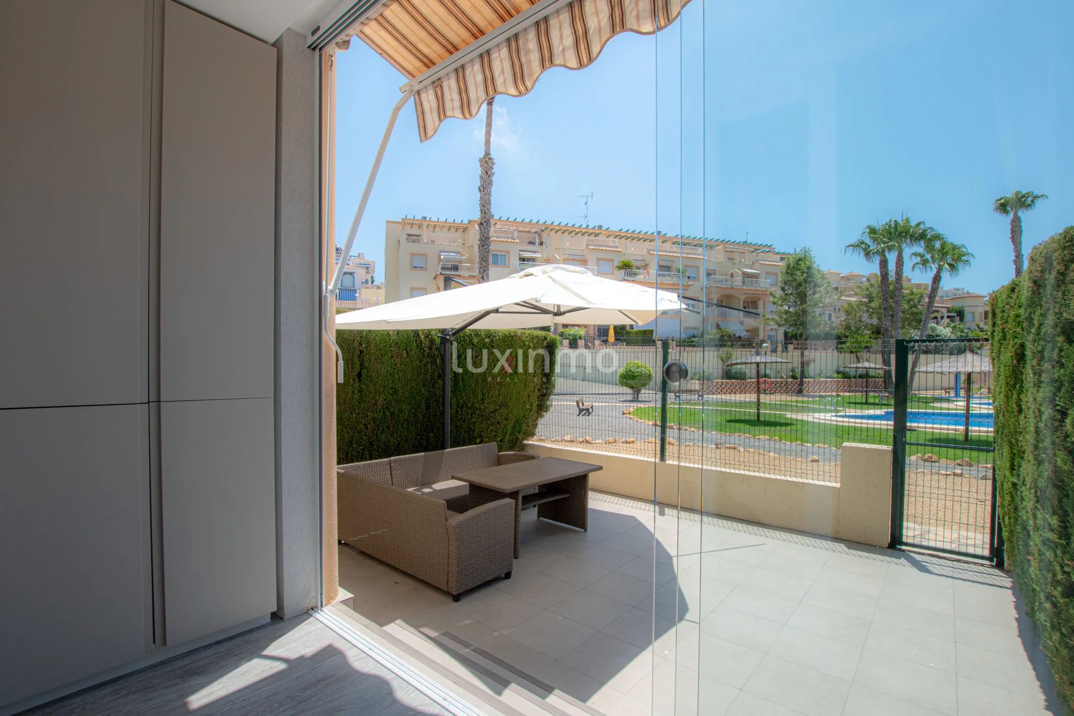 Całkowicie odnowione mieszkanie z panoramicznym widokiem do wynajęcia w Calpe — photo 18