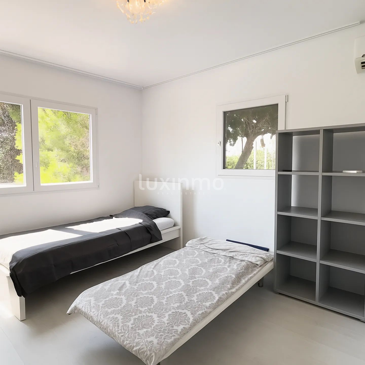 5 bedroom villa only 10 minutes walk from the town centre — photo 16