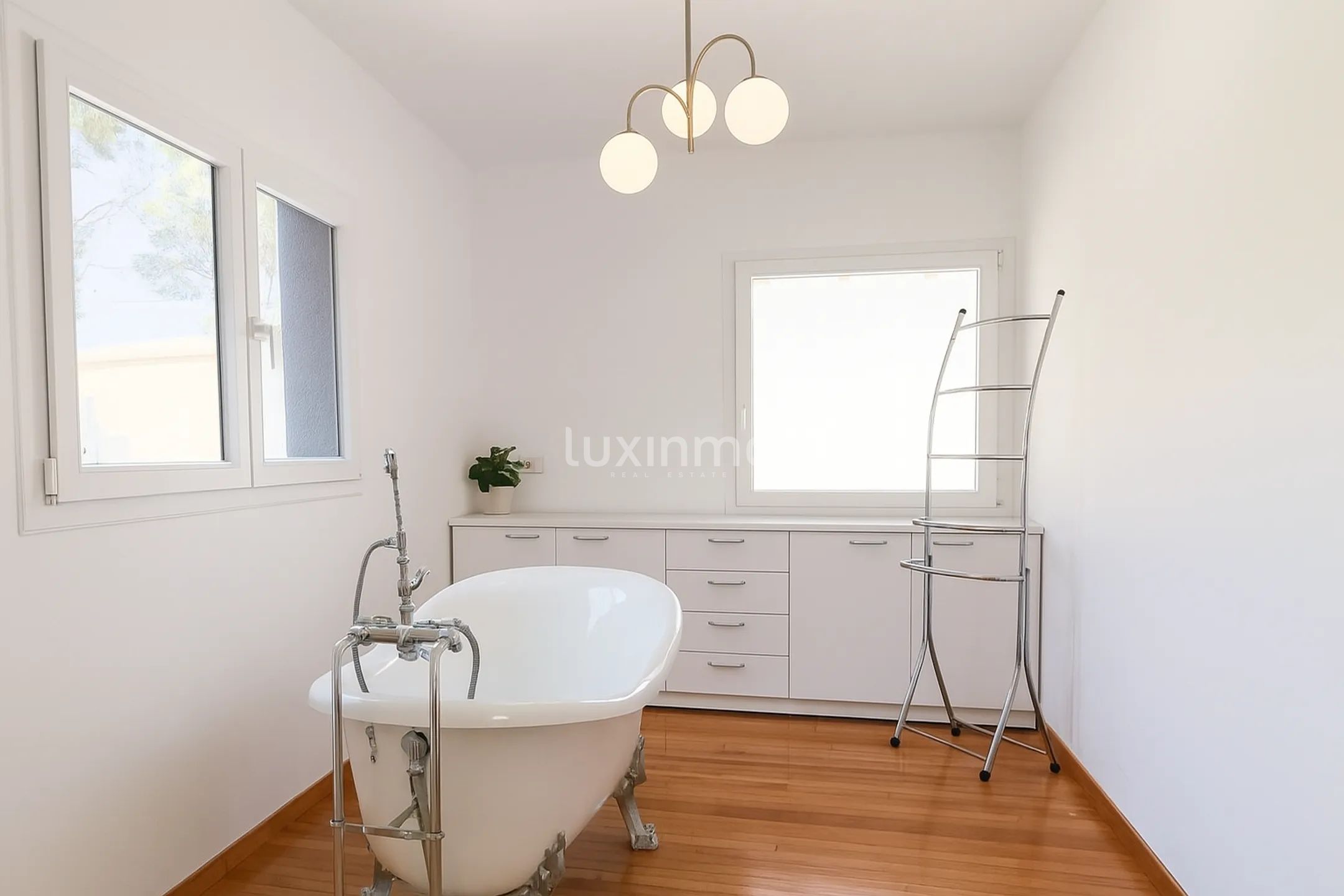 5 bedroom villa only 10 minutes walk from the town centre — photo 10