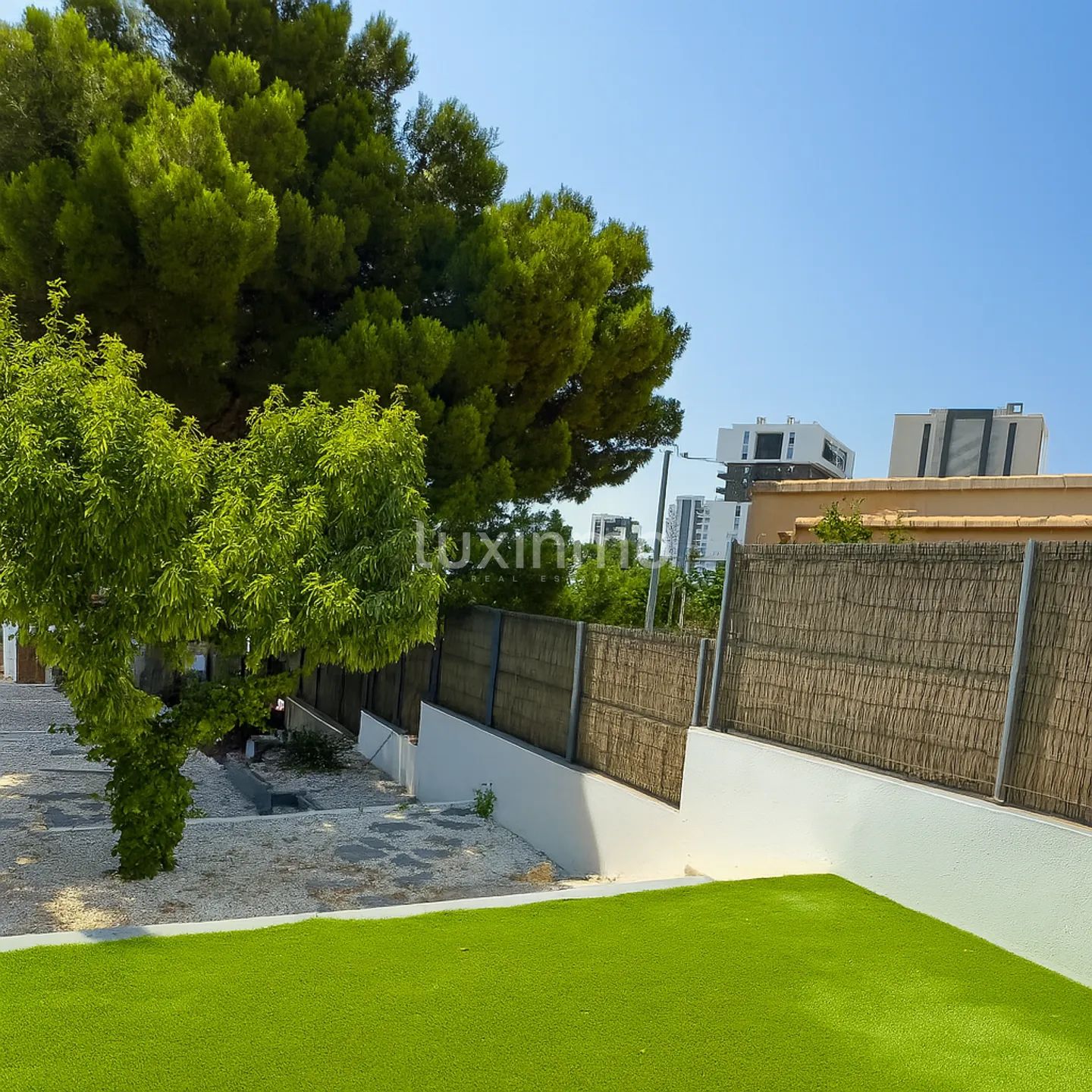 5 bedroom villa only 10 minutes walk from the town centre — photo 17