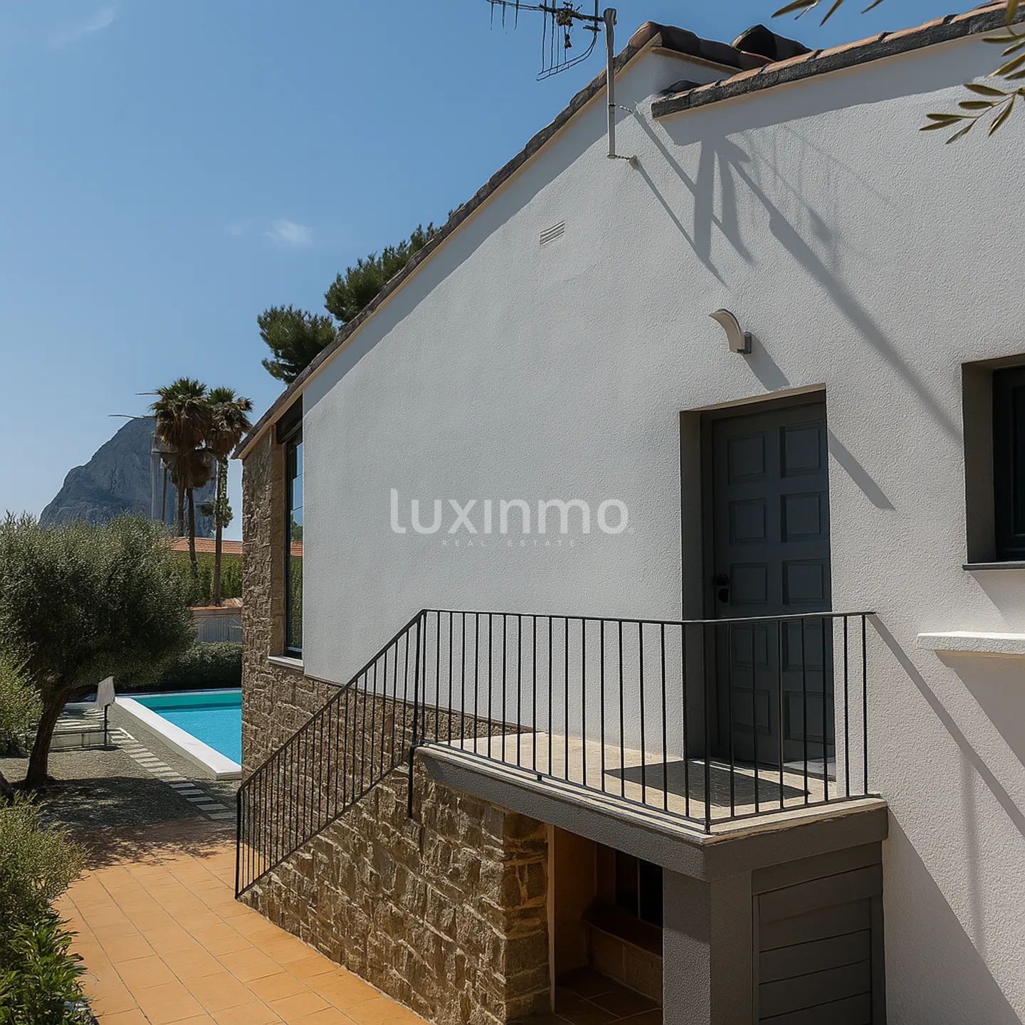 5 bedroom villa only 10 minutes walk from the town centre — photo 18