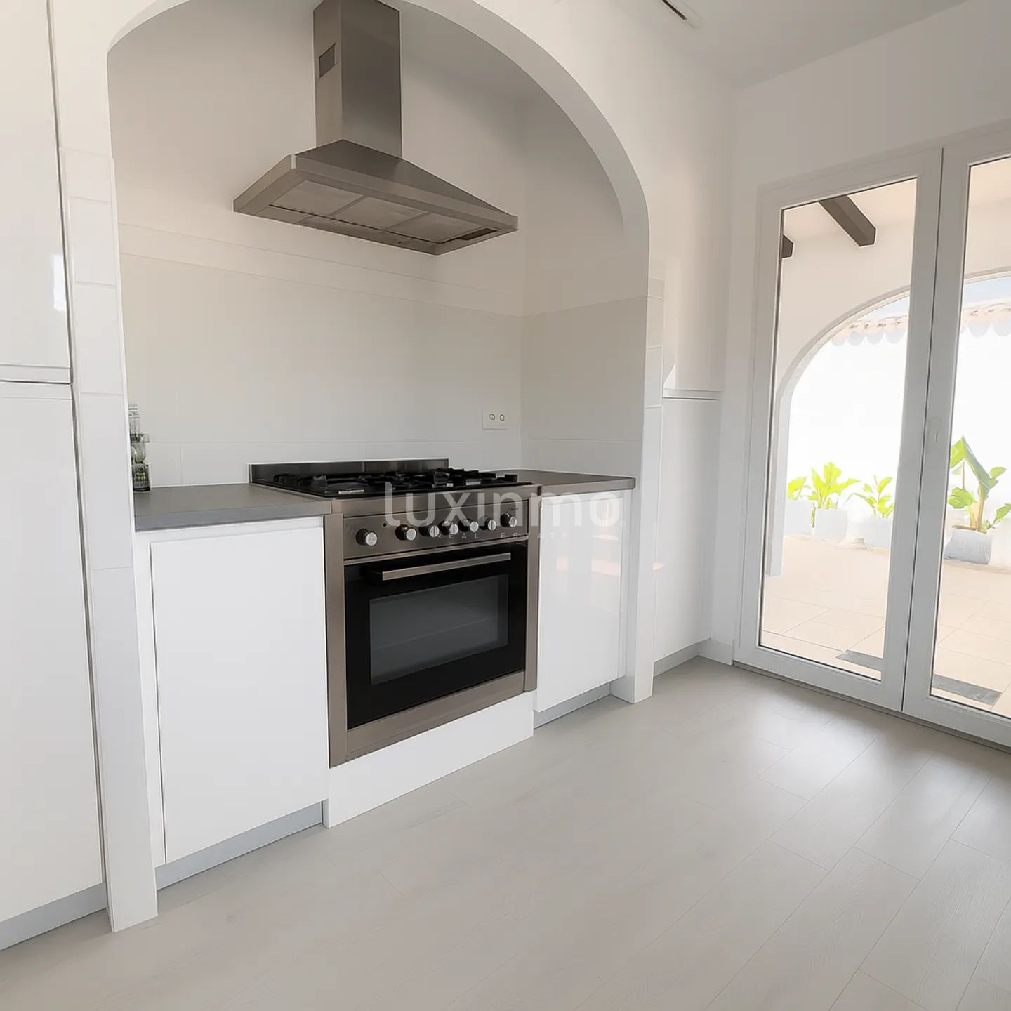 5 bedroom villa only 10 minutes walk from the town centre — photo 8