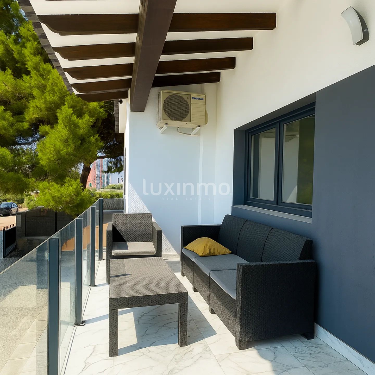 5 bedroom villa only 10 minutes walk from the town centre — photo 4