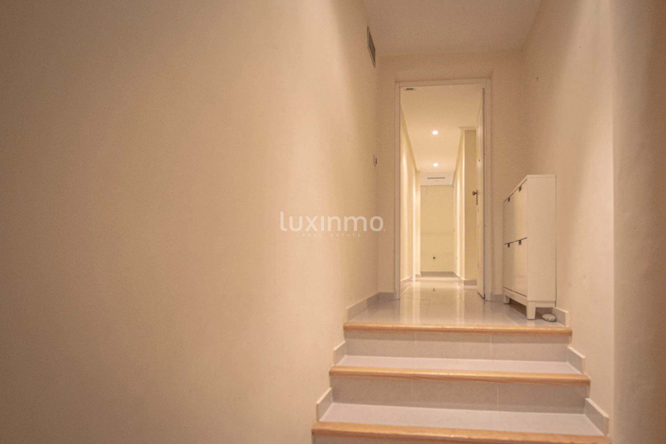 Просторный таунхаус с видом на море на продажу в Маскарате Альтеа — photo 23