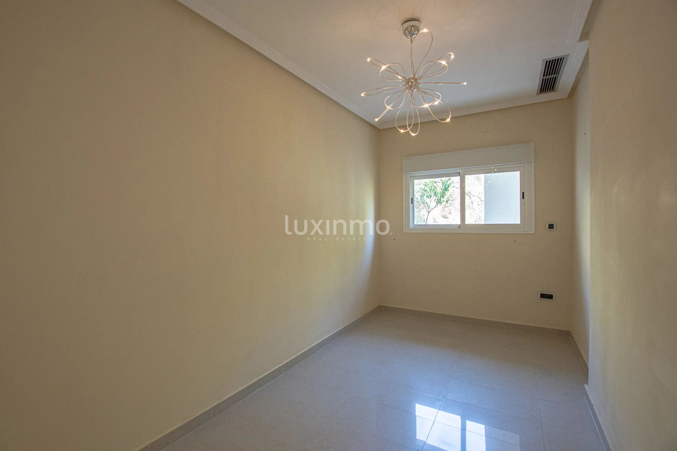 Просторный таунхаус с видом на море на продажу в Маскарате Альтеа — photo 39