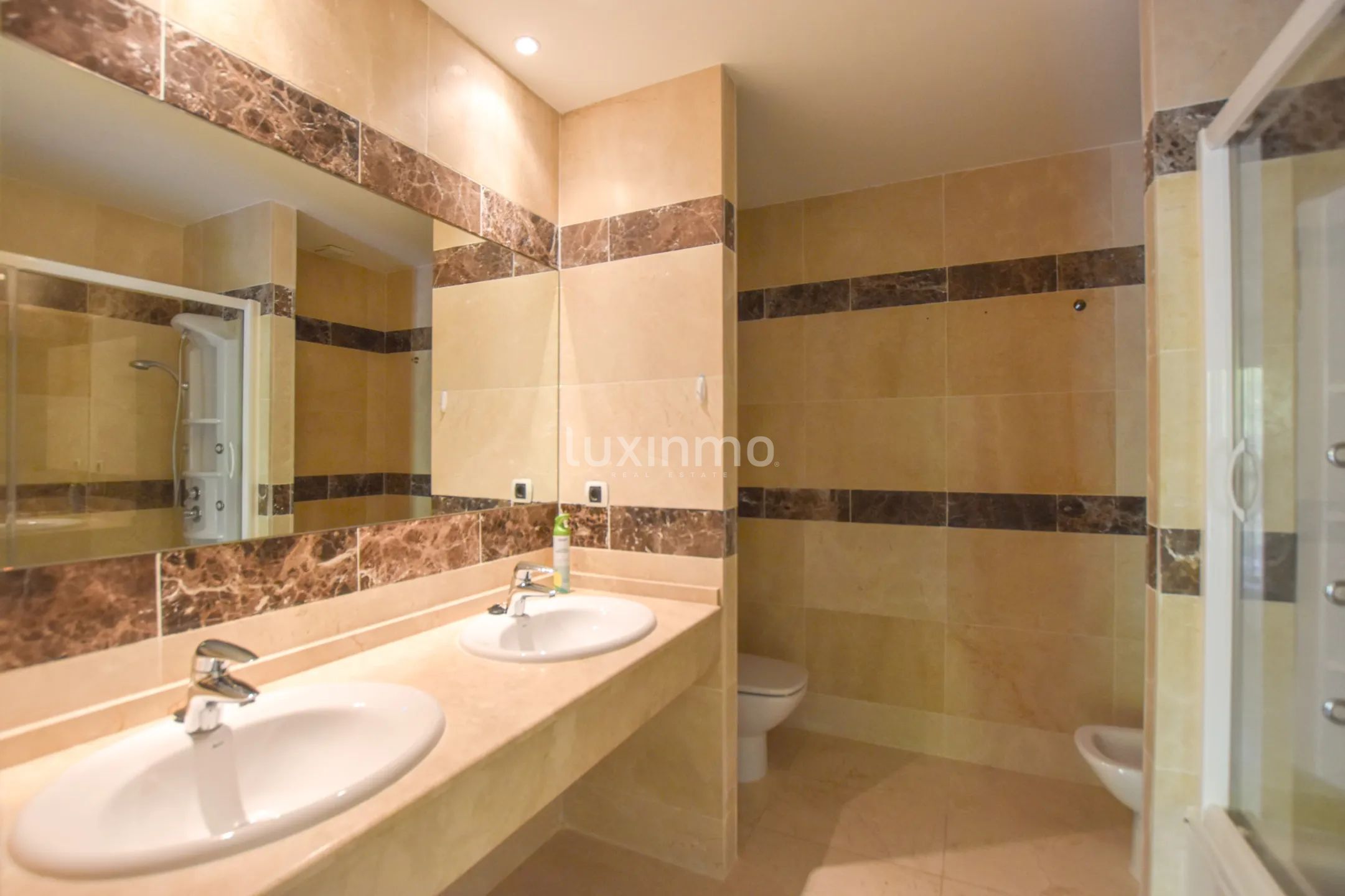 Просторный таунхаус с видом на море на продажу в Маскарате Альтеа — photo 26