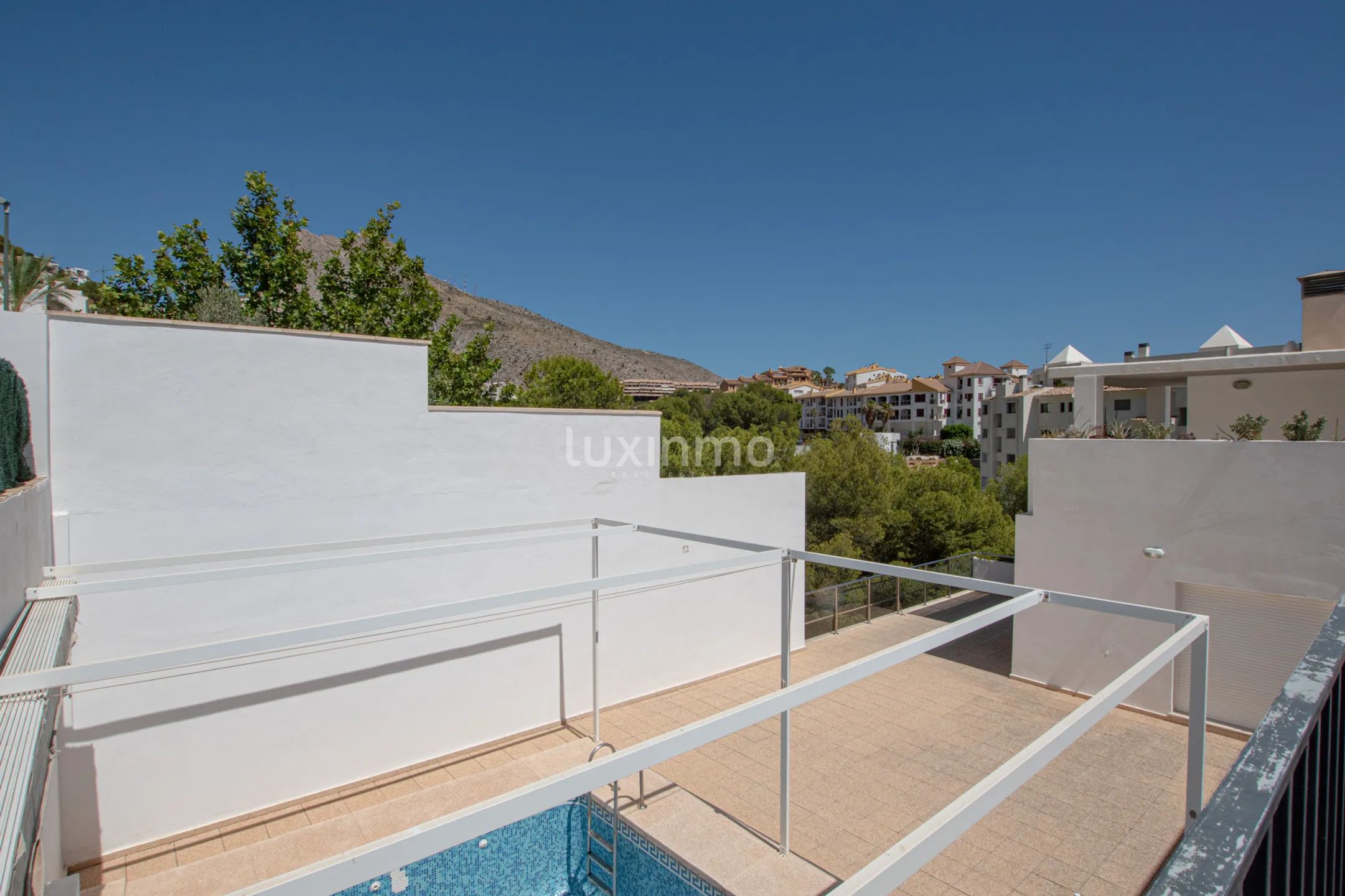 Geräumiges Stadthaus mit Meerblick zu verkaufen in Mascarat Altea — photo 3