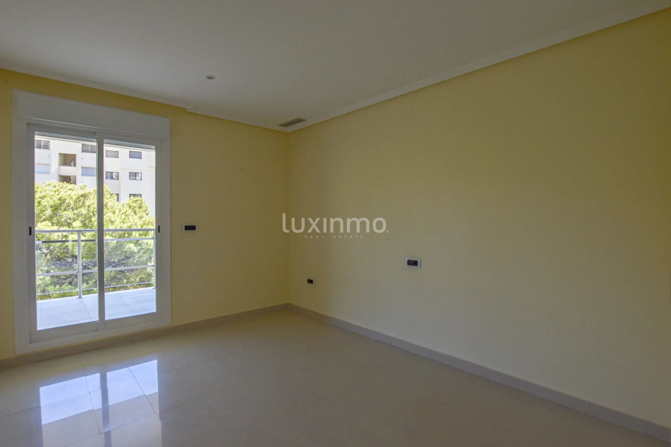 Просторный таунхаус с видом на море на продажу в Маскарате Альтеа — photo 28