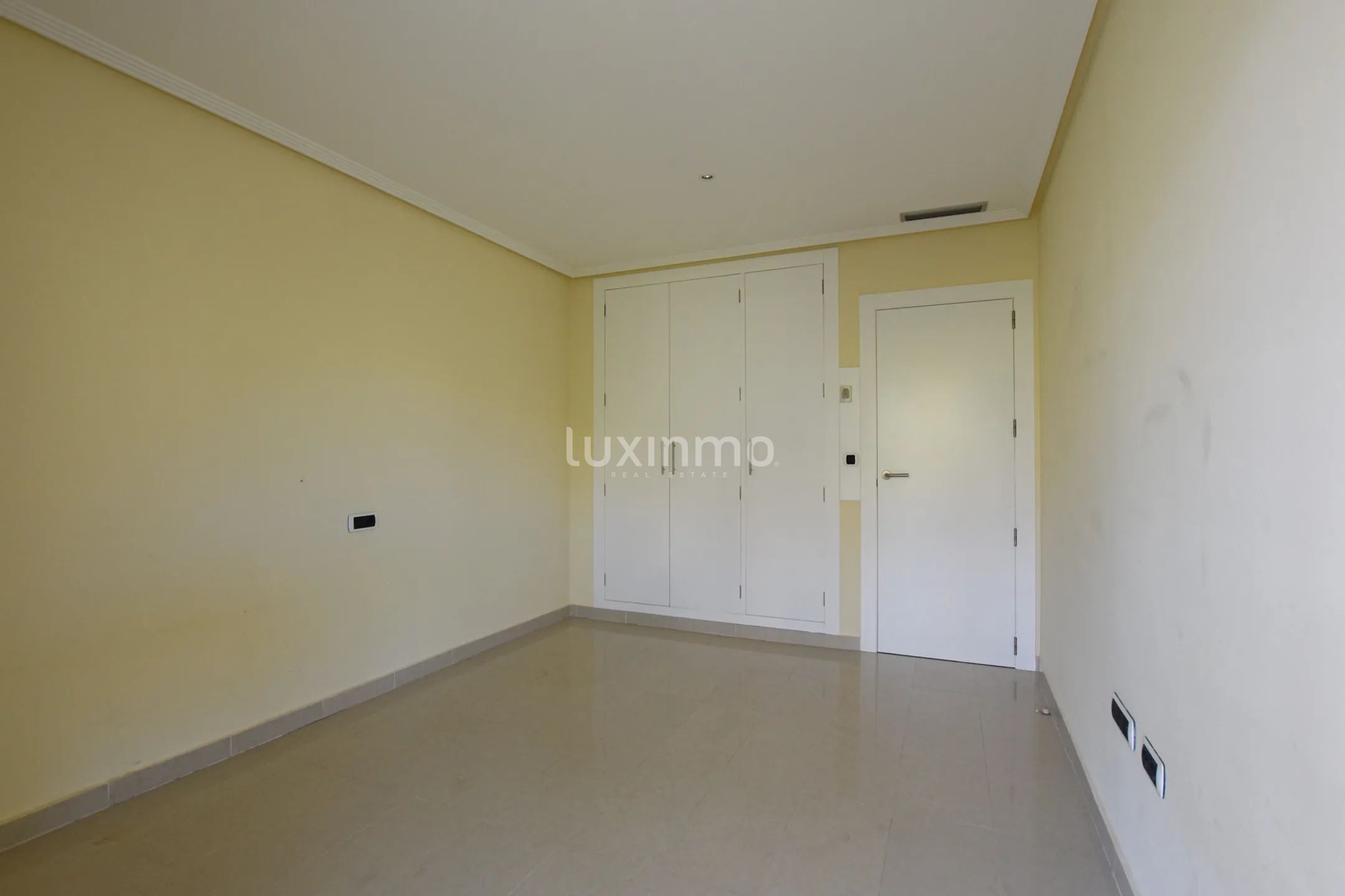 Просторный таунхаус с видом на море на продажу в Маскарате Альтеа — photo 29