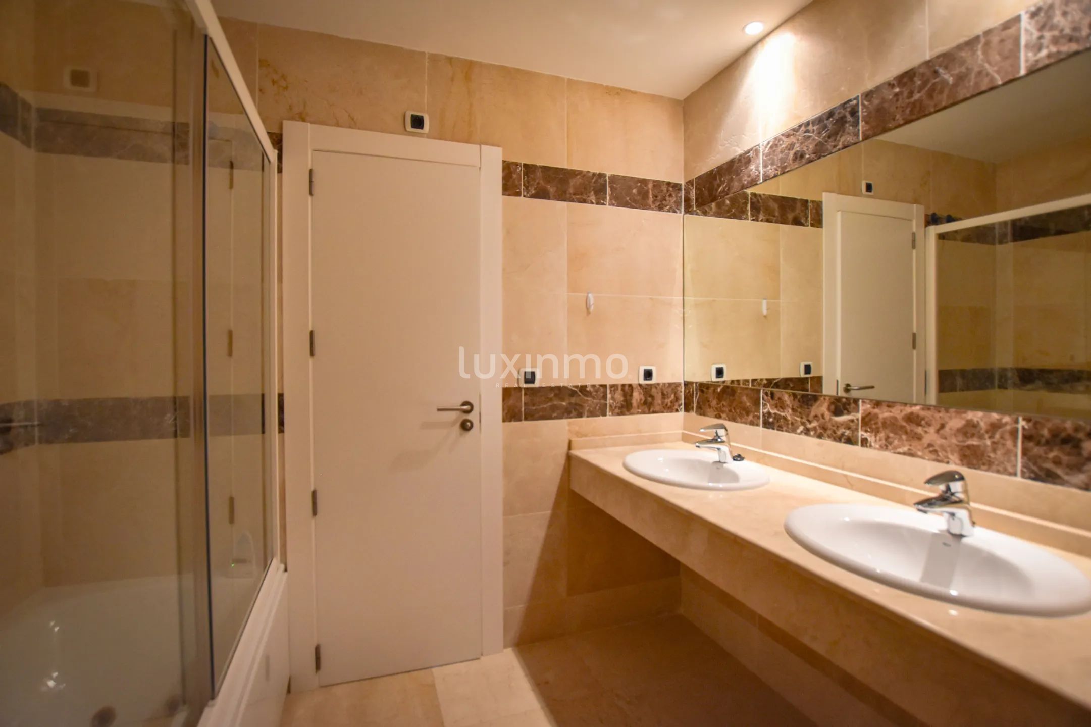 Просторный таунхаус с видом на море на продажу в Маскарате Альтеа — photo 27